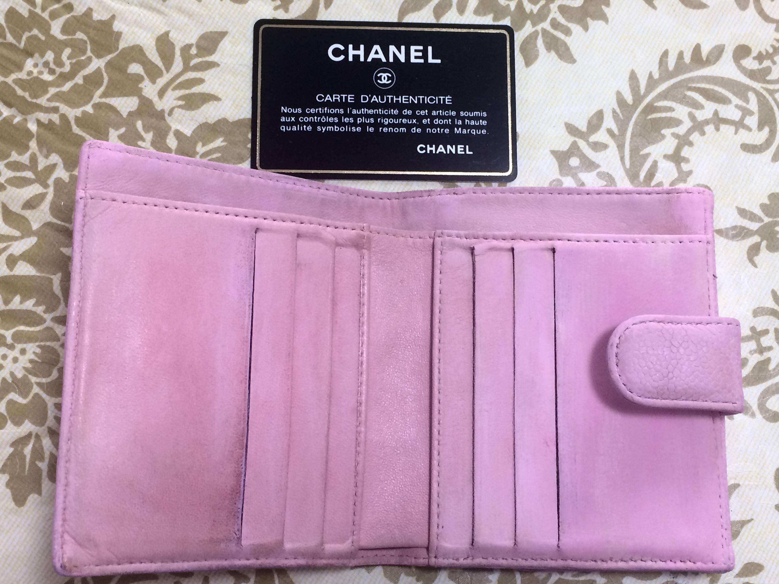 Vintage CHANEL milky pink caviar leather wallet with stitched CC mark. Classic. For Sale 1