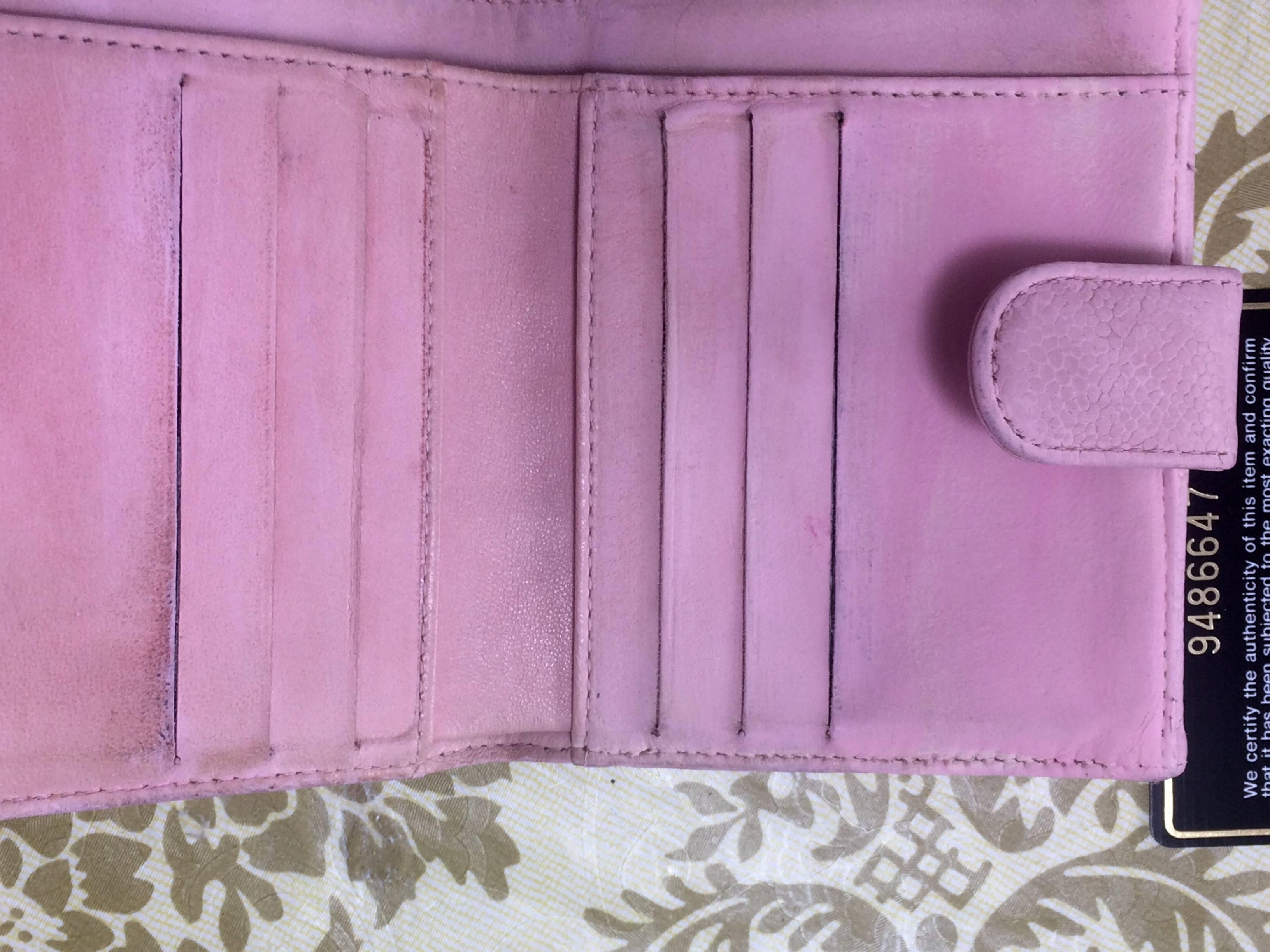 Vintage CHANEL milky pink caviar leather wallet with stitched CC mark. Classic. For Sale 2