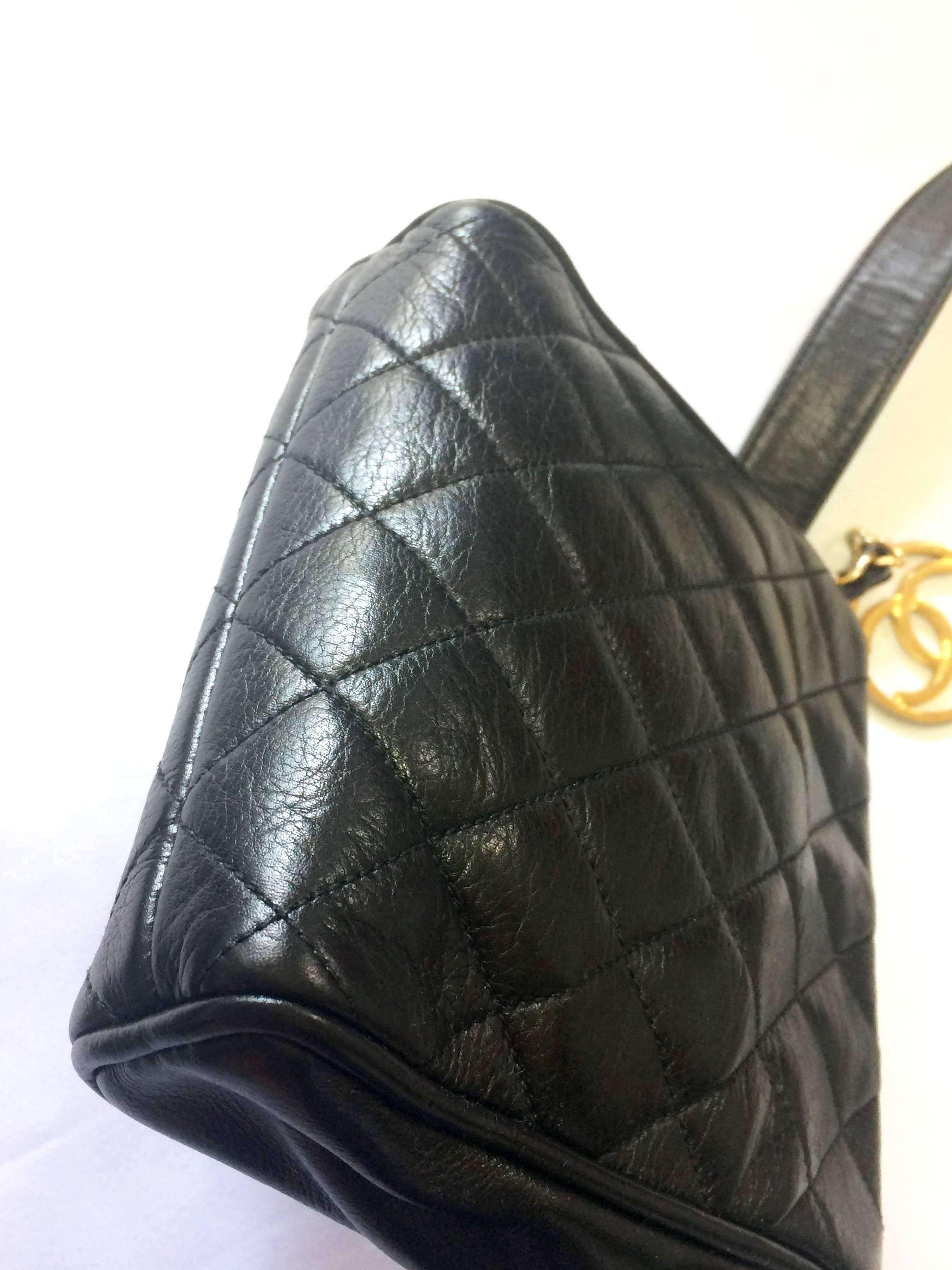 Vintage CHANEL black lambskin square shape fanny pack with golden round CC motif For Sale 2