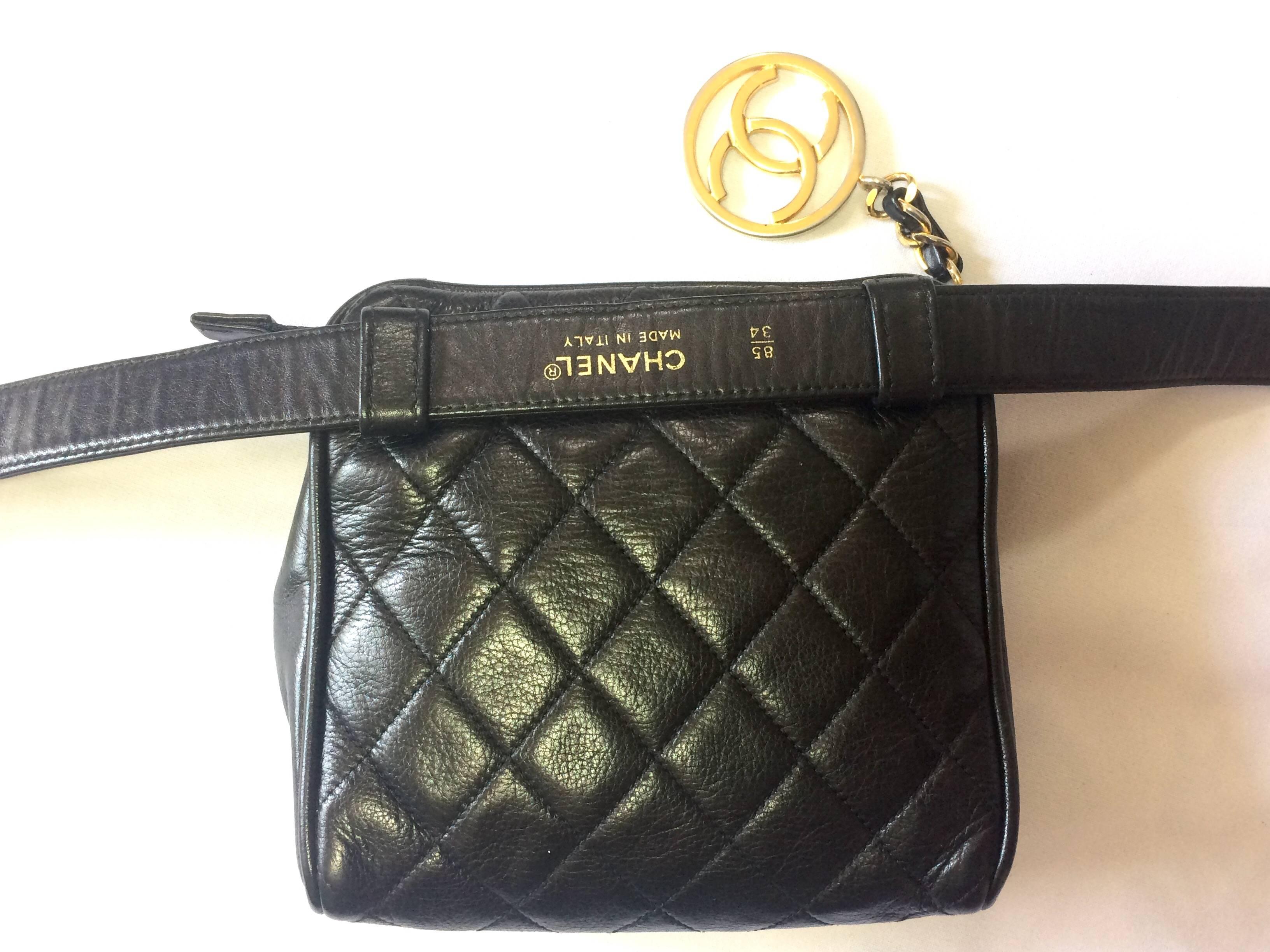 Women's Vintage CHANEL black lambskin square shape fanny pack with golden round CC motif For Sale