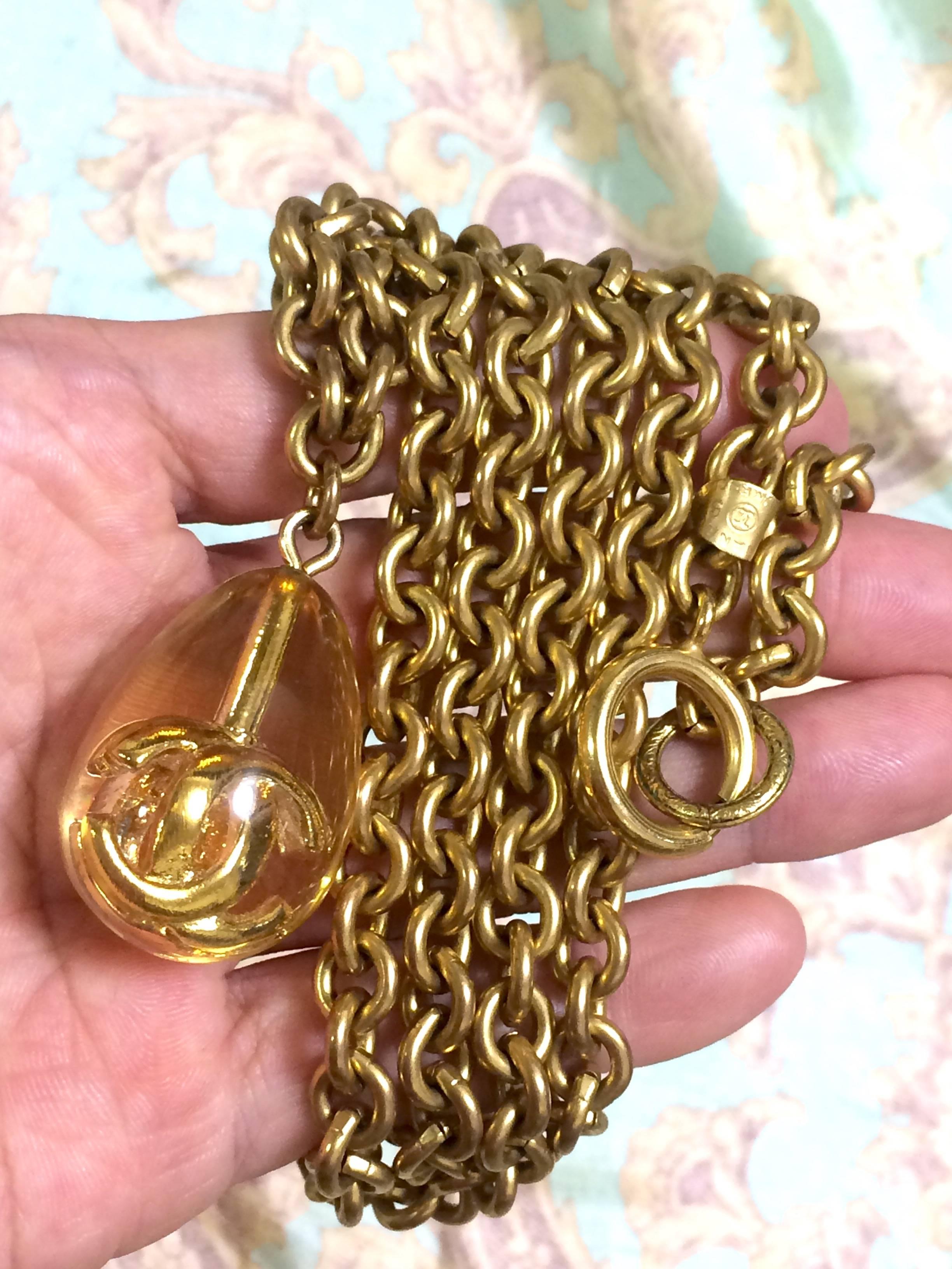 Vintage CHANEL long chain necklace with clear and gold teardrop CC pendant top. For Sale 6