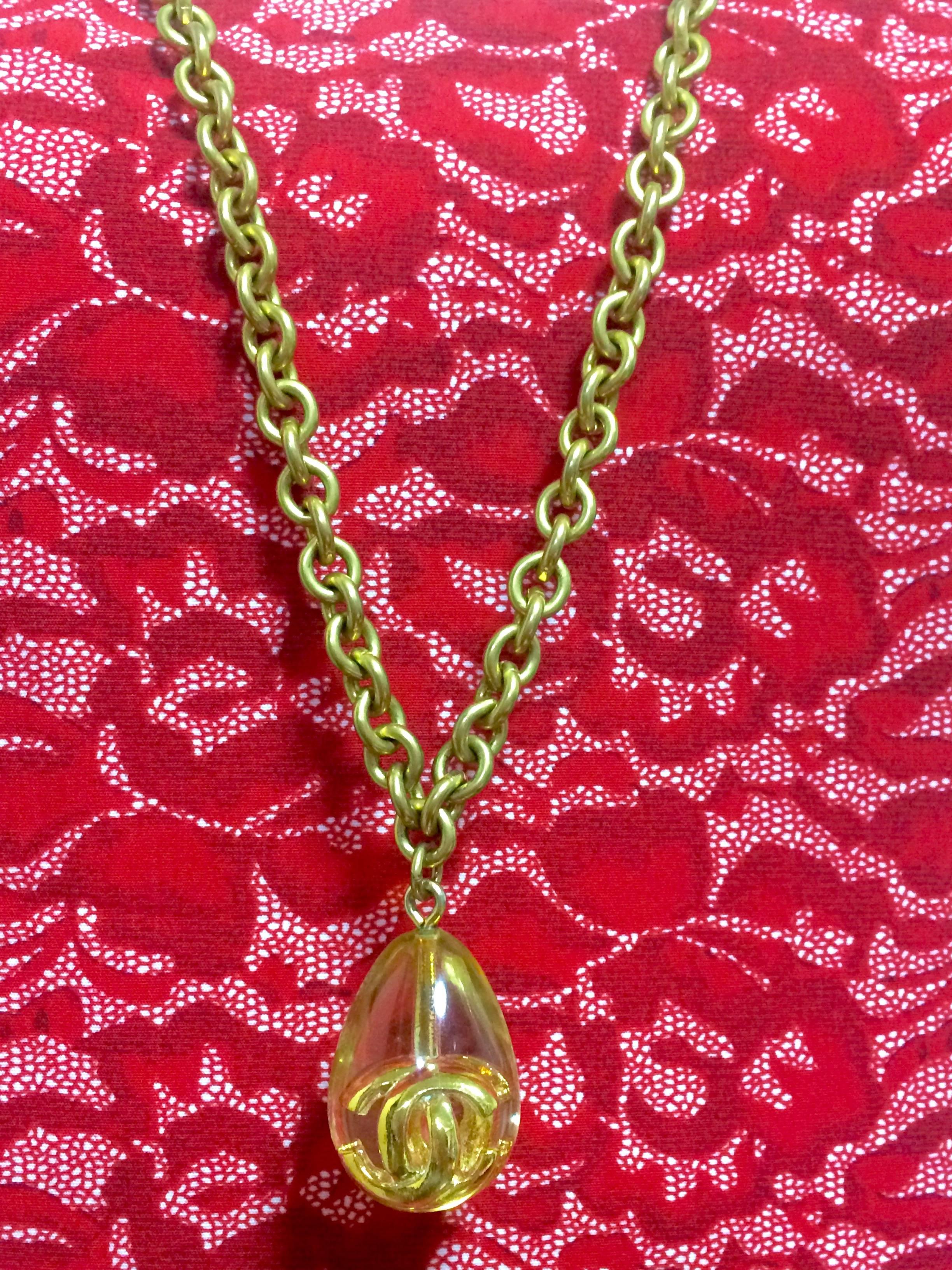 Vintage CHANEL long chain necklace with clear and gold teardrop CC pendant top. For Sale 3