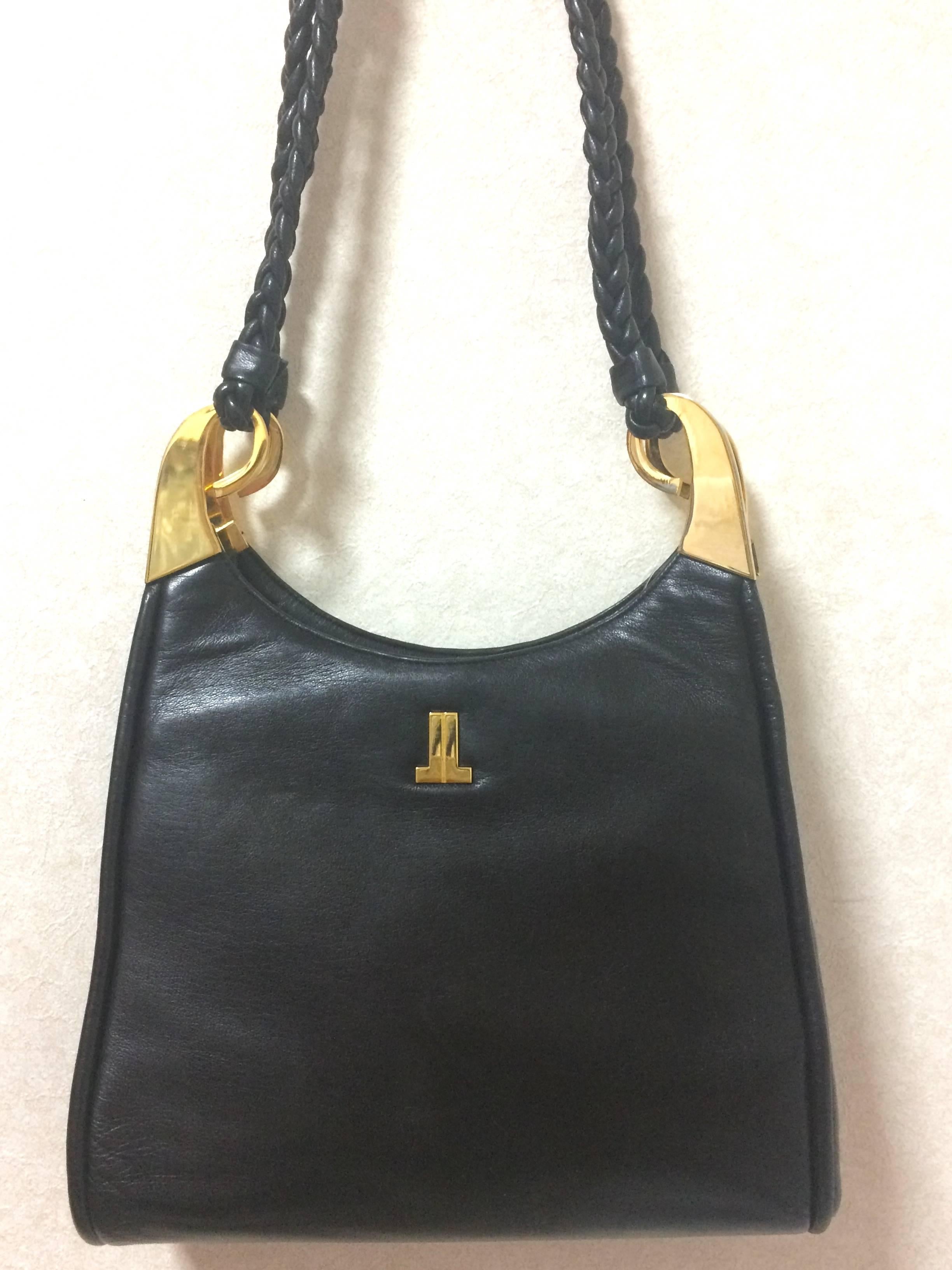 1970s, 1980s. Vintage LANVIN black leather trapezoid shape shoulder bag with kiss lock closure and snail design brass and braided straps. Masterpiece. 

70's - 80's vintage LANVIN rare black leather purse in a great condition, featuring its iconic
