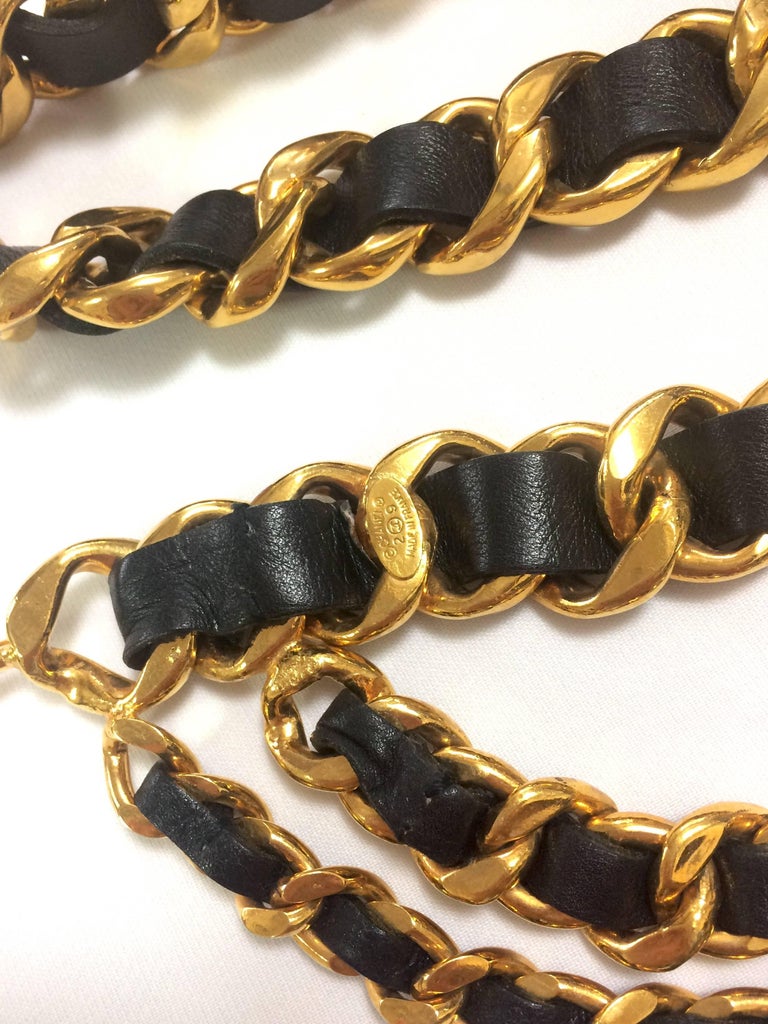 Vintage CHANEL black leather golden chain belt with CC and  display picture 3
