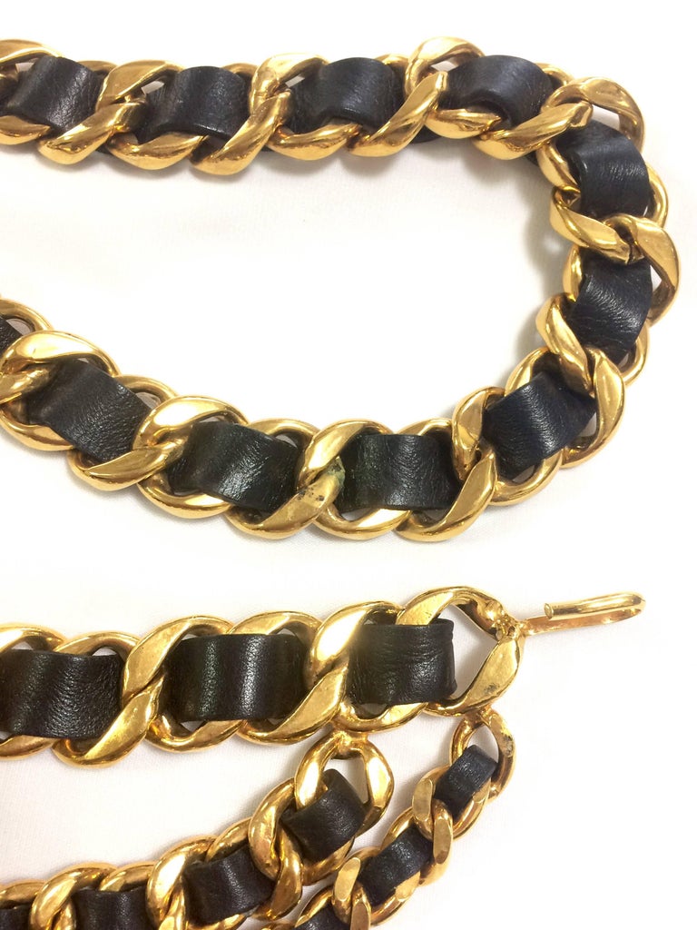 Vintage CHANEL black leather golden chain belt with CC and  display picture 1