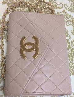 Vintage CHANEL beige lambskin chain shoulder purse with large CC beak tip flap.