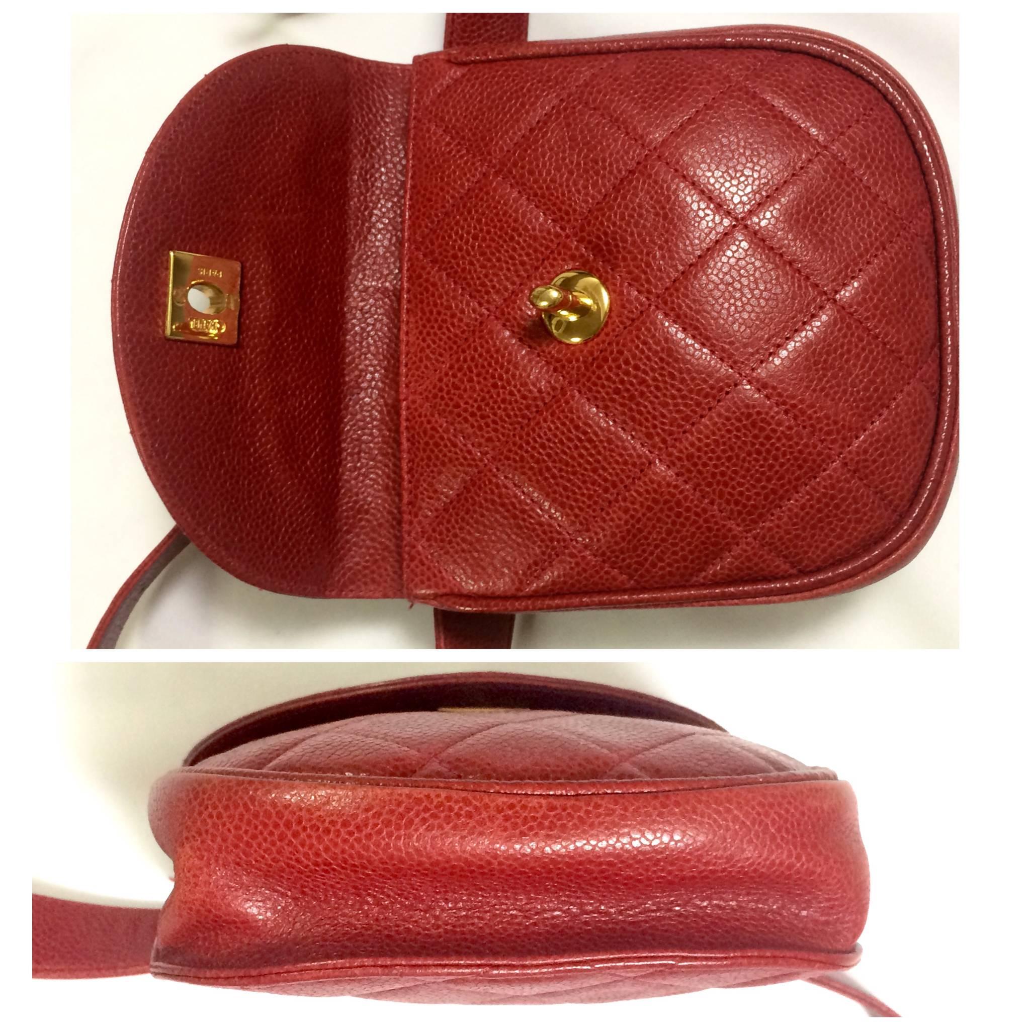 Vintage CHANEL 2.55 red caviar leather waist purse, fanny pack with golden cc. 2