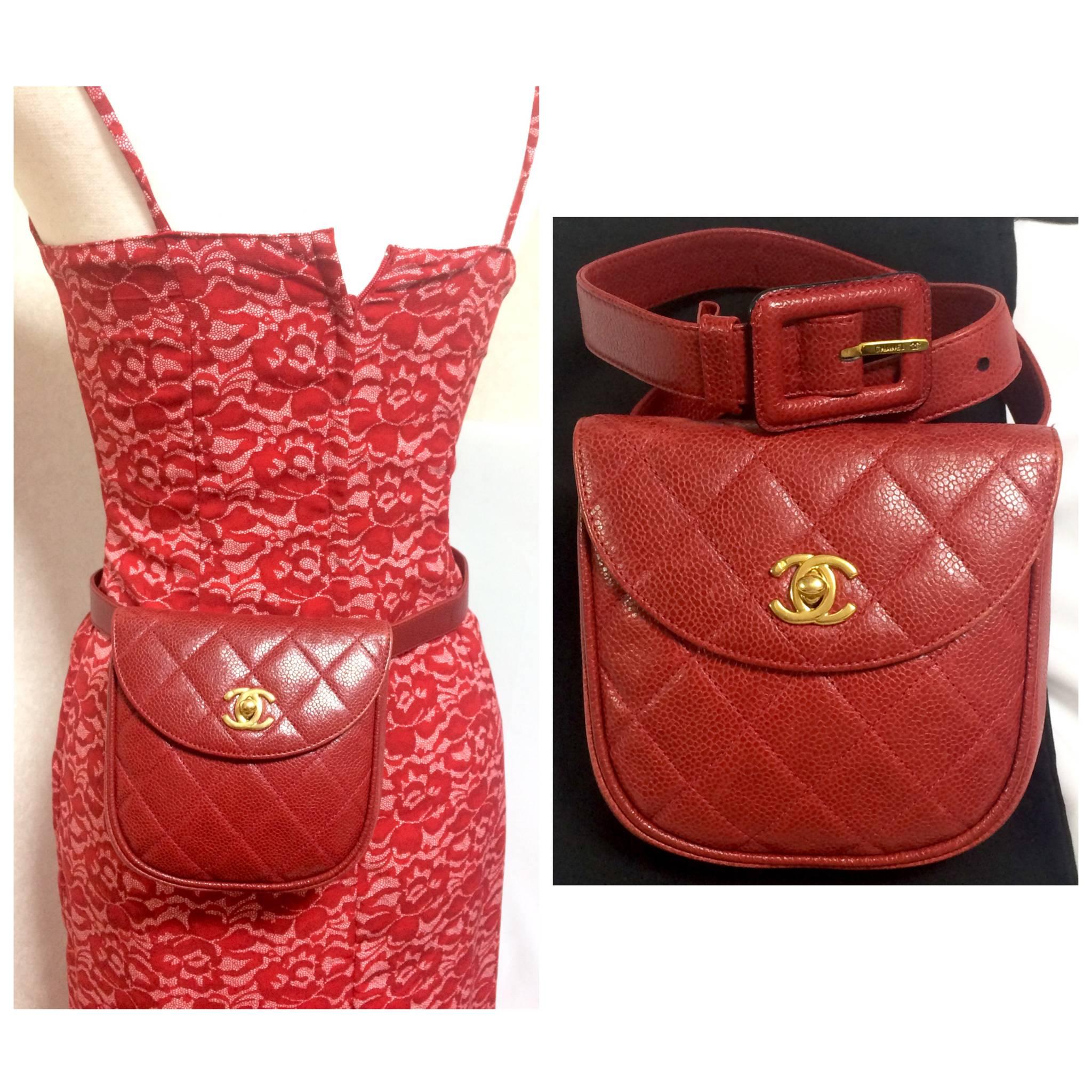 Vintage CHANEL 2.55 red caviar leather waist purse, fanny pack with golden cc. 5