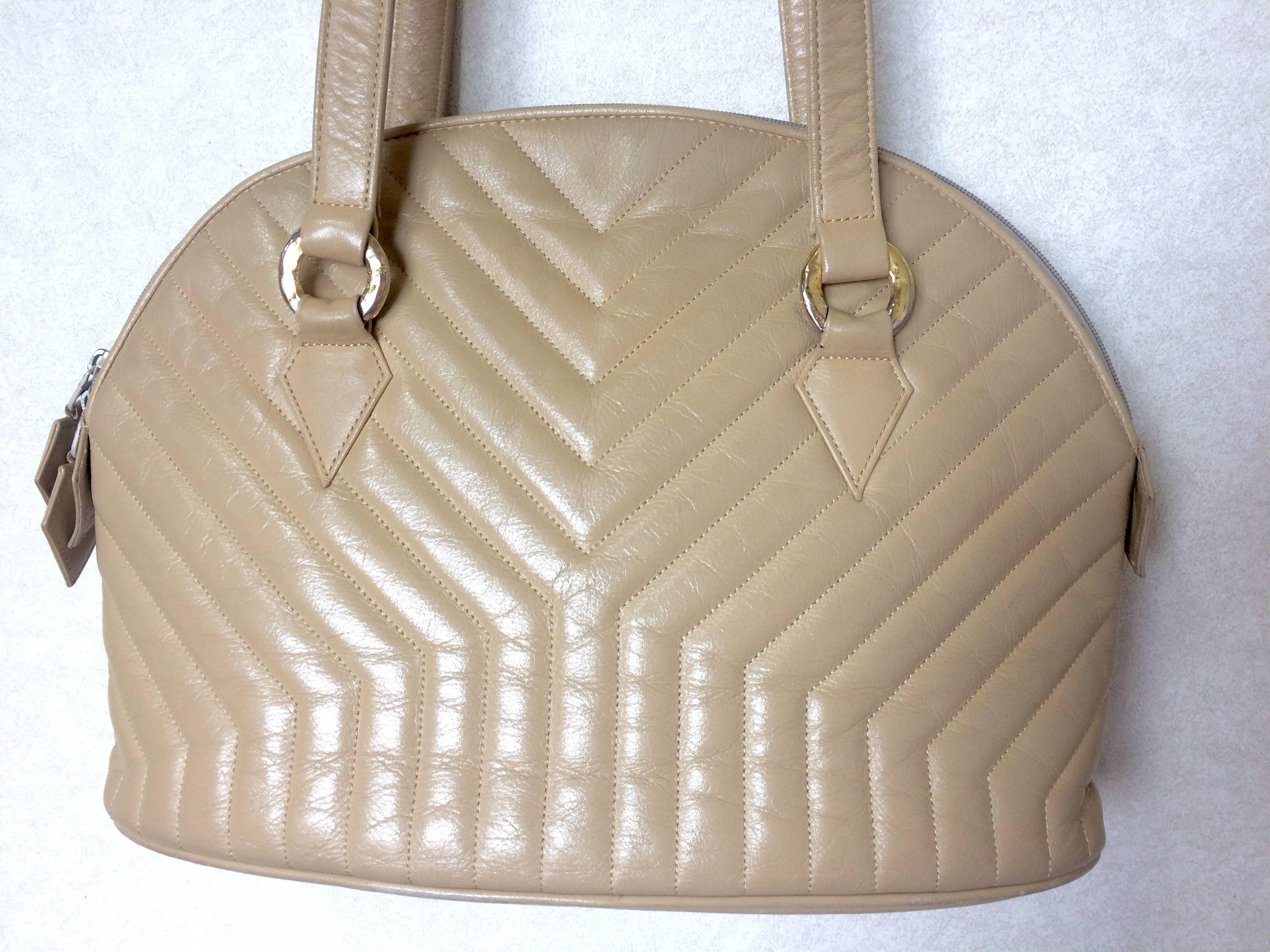 Vintage Yves Saint Laurent beige bolide shape shoulder bag. Y, Chevron stitches In Good Condition In Kashiwa, Chiba