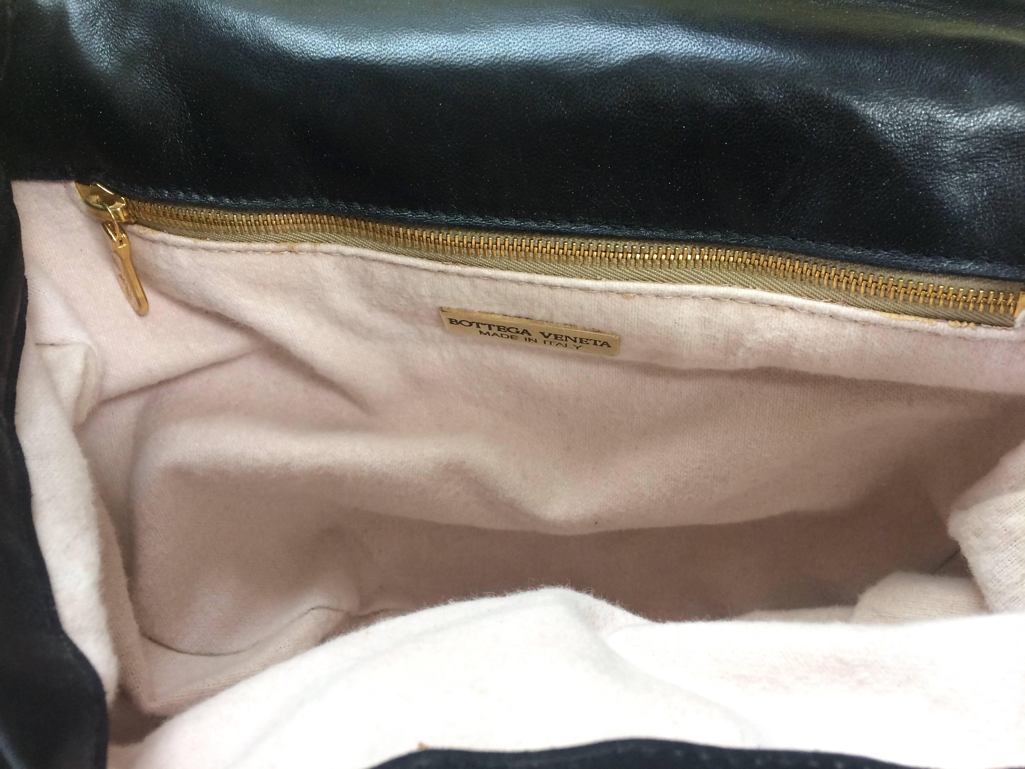 Vintage Bottega Veneta black intrecciato, woven lambskin handbag. Classic purse. For Sale 1
