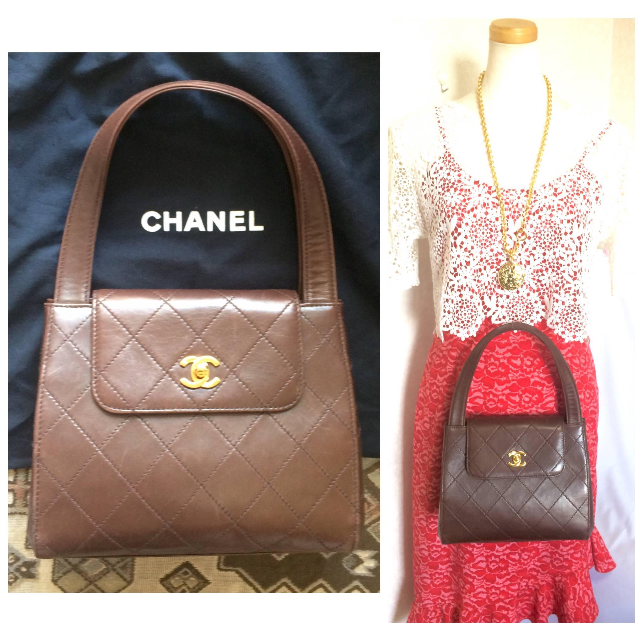 Vintage CHANEL chocolate brown leather trapezoid shape handbag with golden CC. For Sale 4