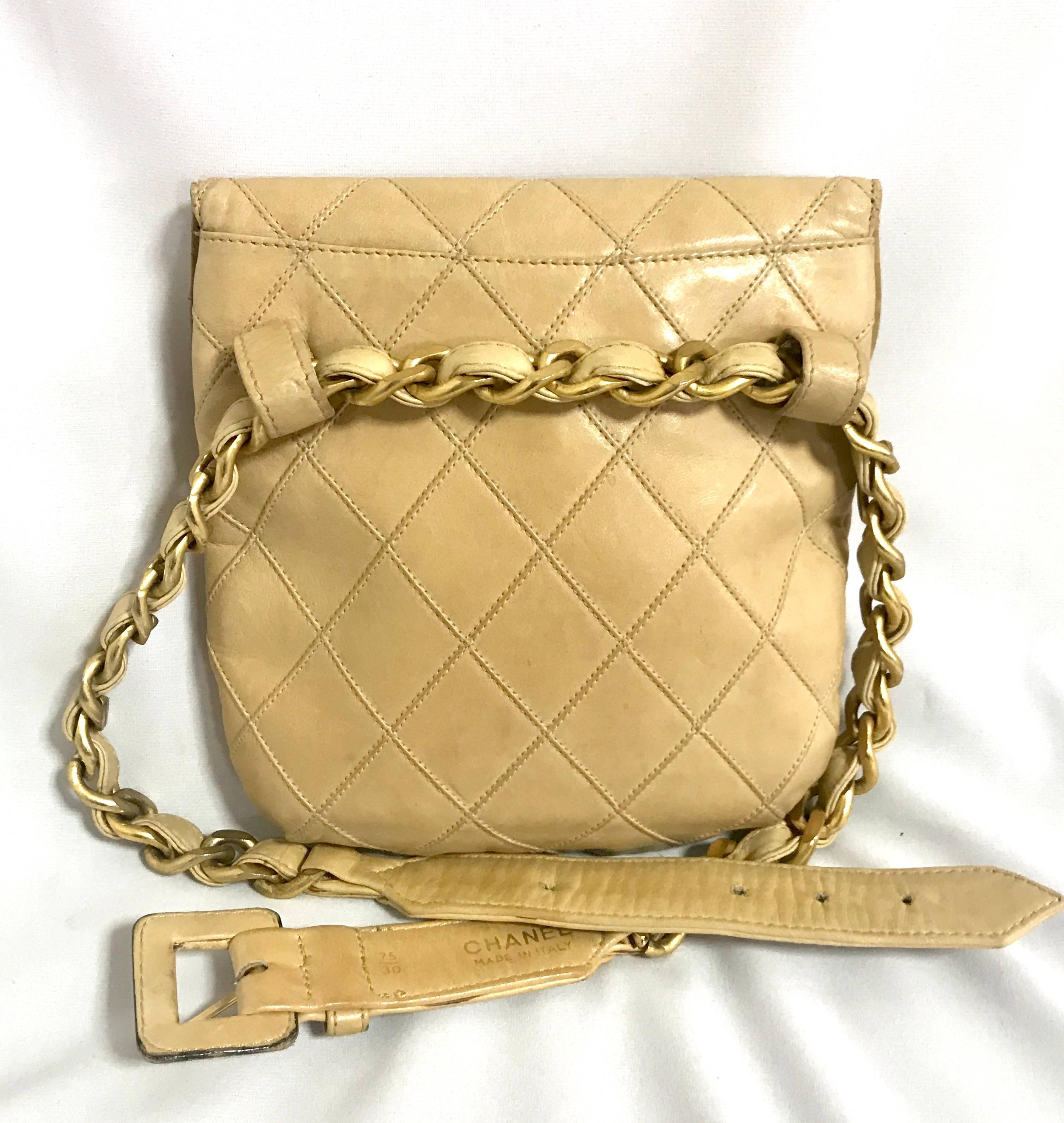 1980s. Vintage CHANEL beige leather waist purse, fanny pack, hip bag with golden CC closure and chain belt: 27.5" through 31.1"(70cm through 79cm)


Introducing a vintage CHANEL beige calfskin waist bag, fanny pack with gold tone chain