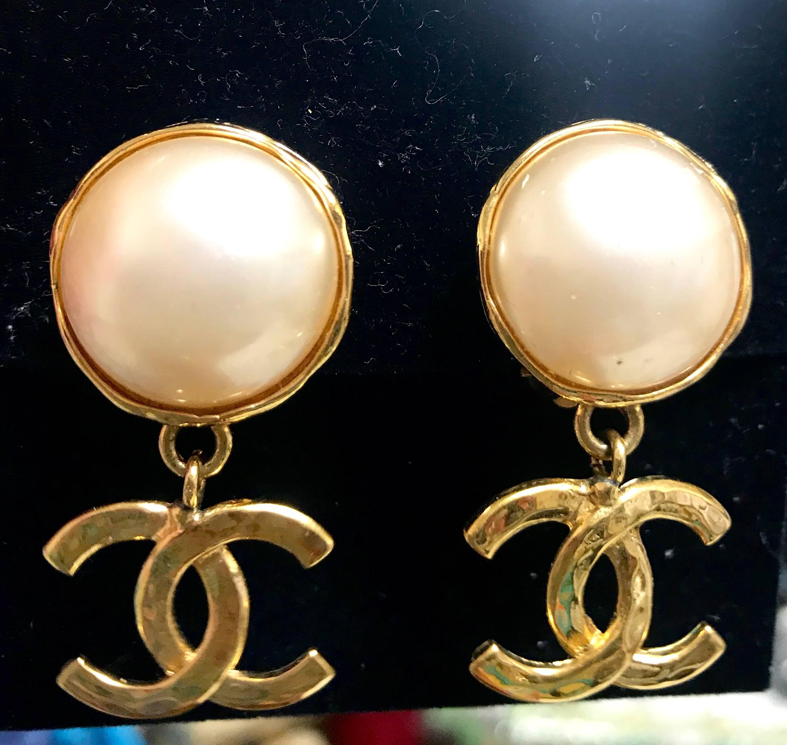 Women's Vintage CHANEL classic round white faux pearl and golden CC dangling earrings.