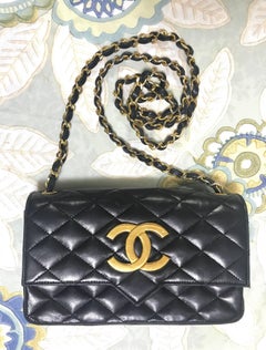 vintage CHANEL black lambskin shoulder bag with golden large CC logo motif.