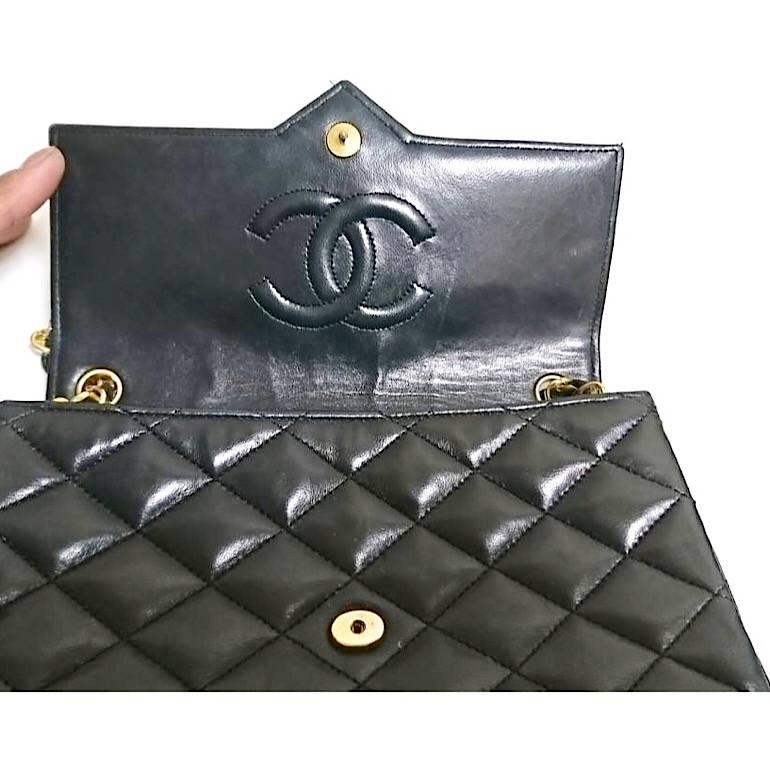 Black vintage CHANEL black lambskin shoulder bag with golden large CC logo motif. For Sale