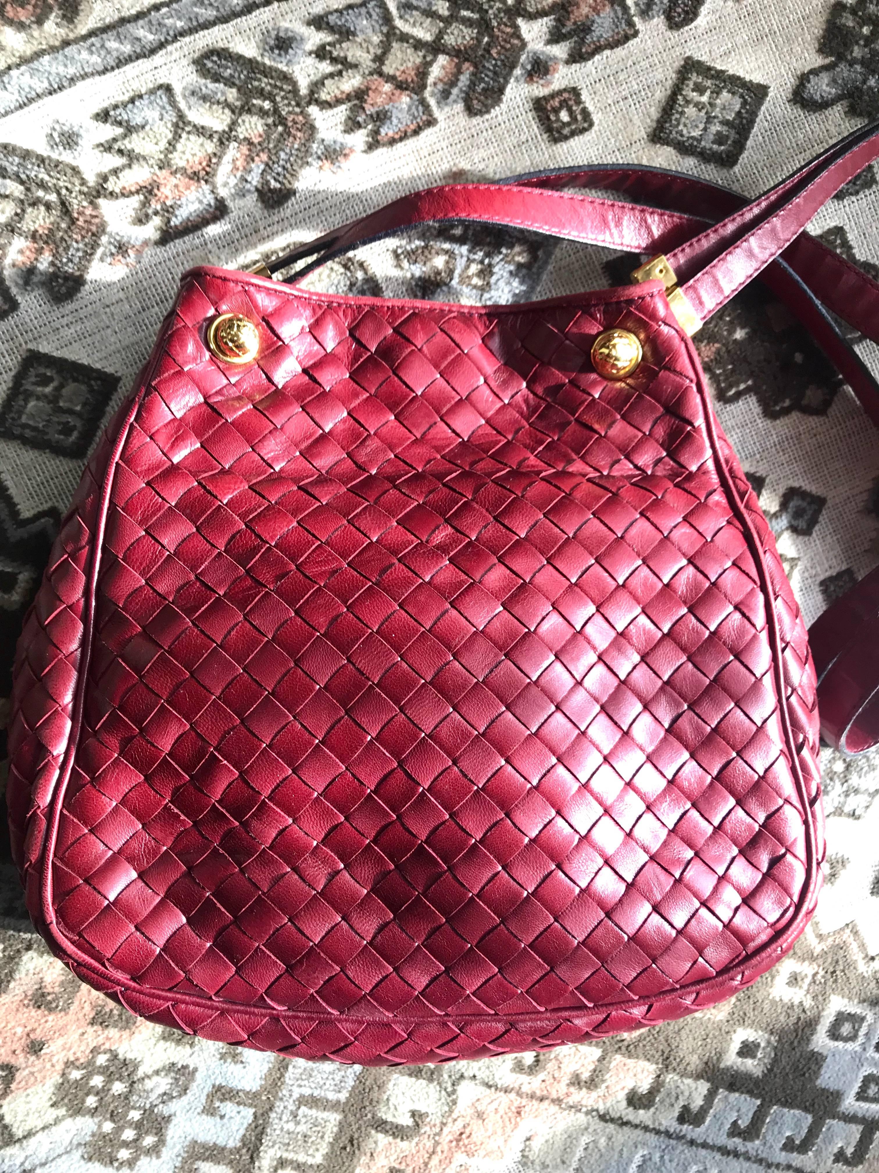1990s. Vintage Bottega Veneta wine red intrecciato woven lamb leather hobo shoulder bag. Beautiful classic purse.

This is classic vintage piece known as intrecciato bag from Bottega Veneta back in the 90’s.
Beautiful wine red color woven lamb