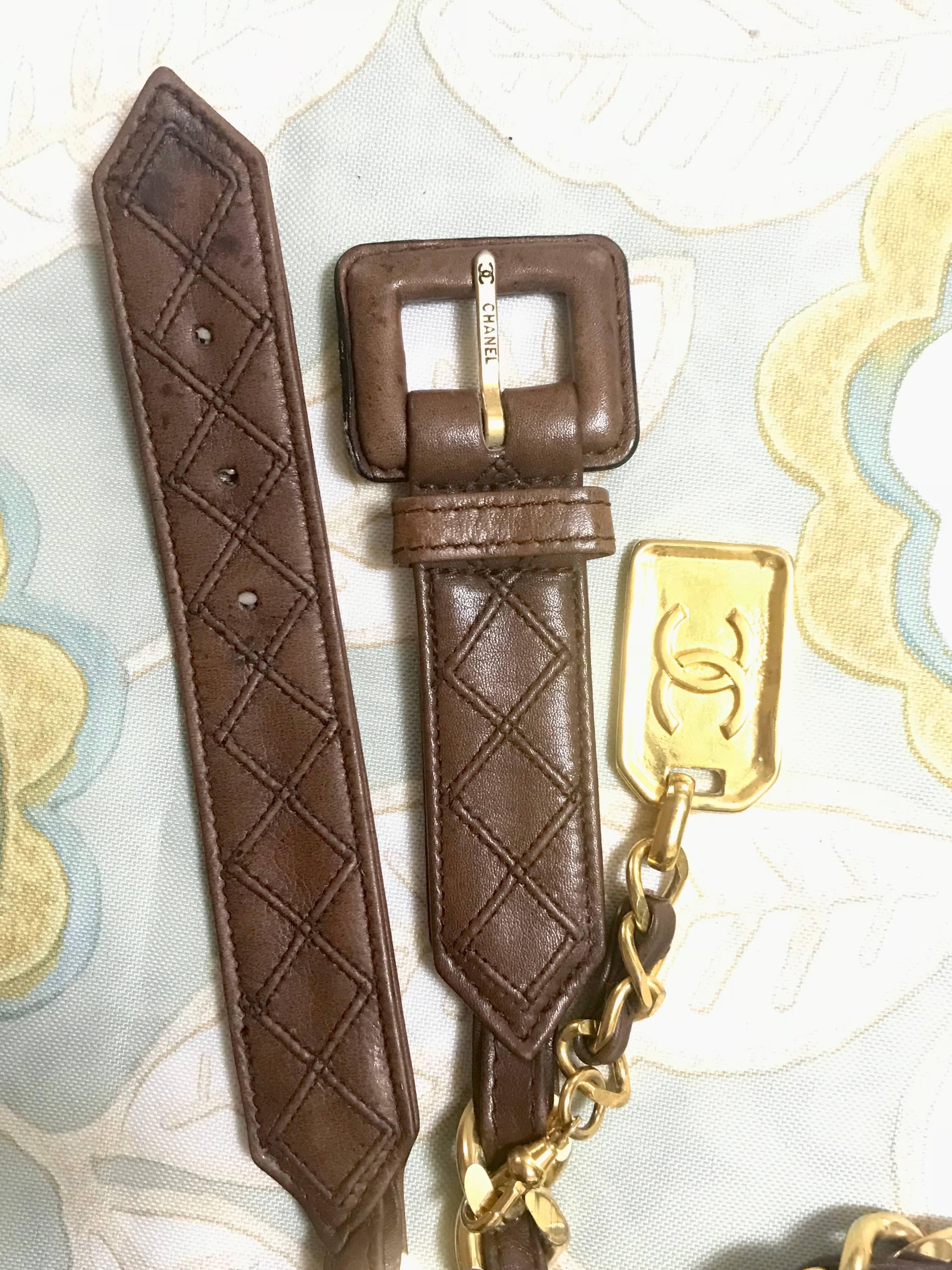 Vintage CHANEL brown classic leathering chain belt with golden square logo charm In Good Condition For Sale In Kashiwa, Chiba