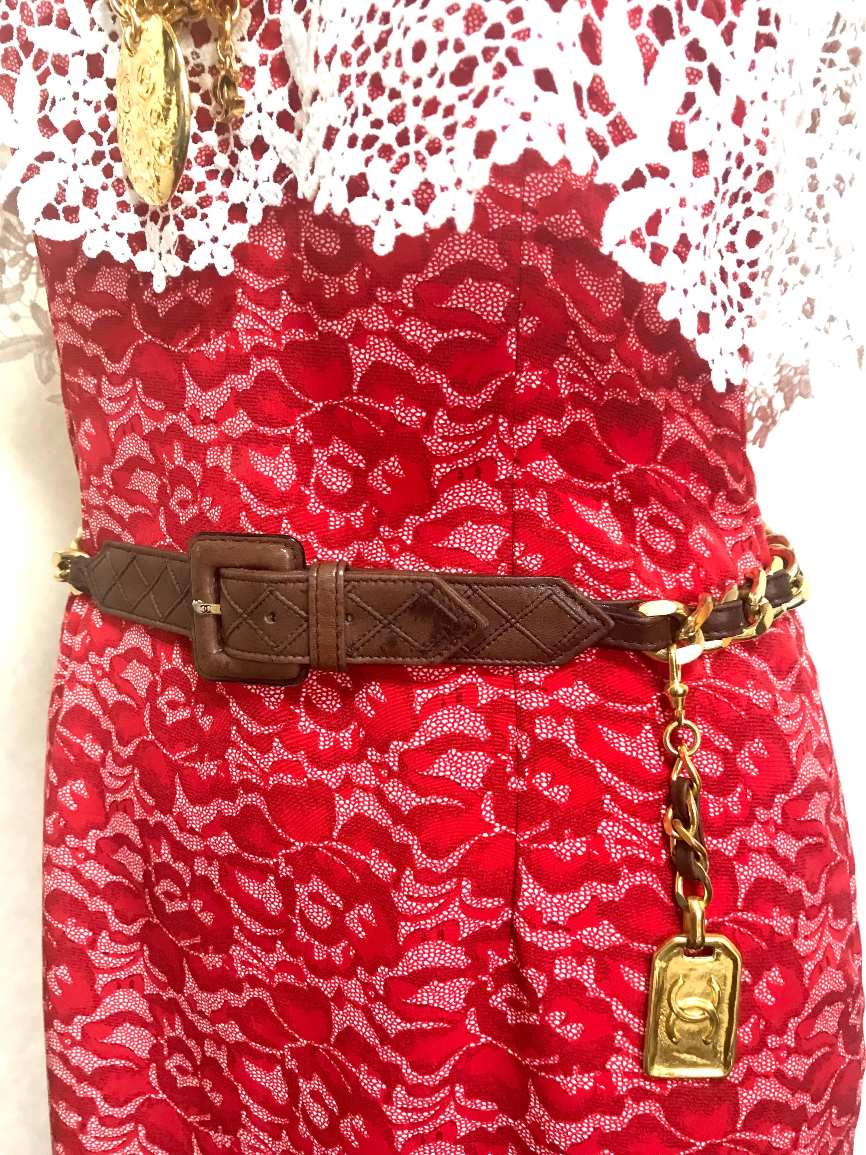 Vintage CHANEL brown classic leathering chain belt with golden square logo charm For Sale 2