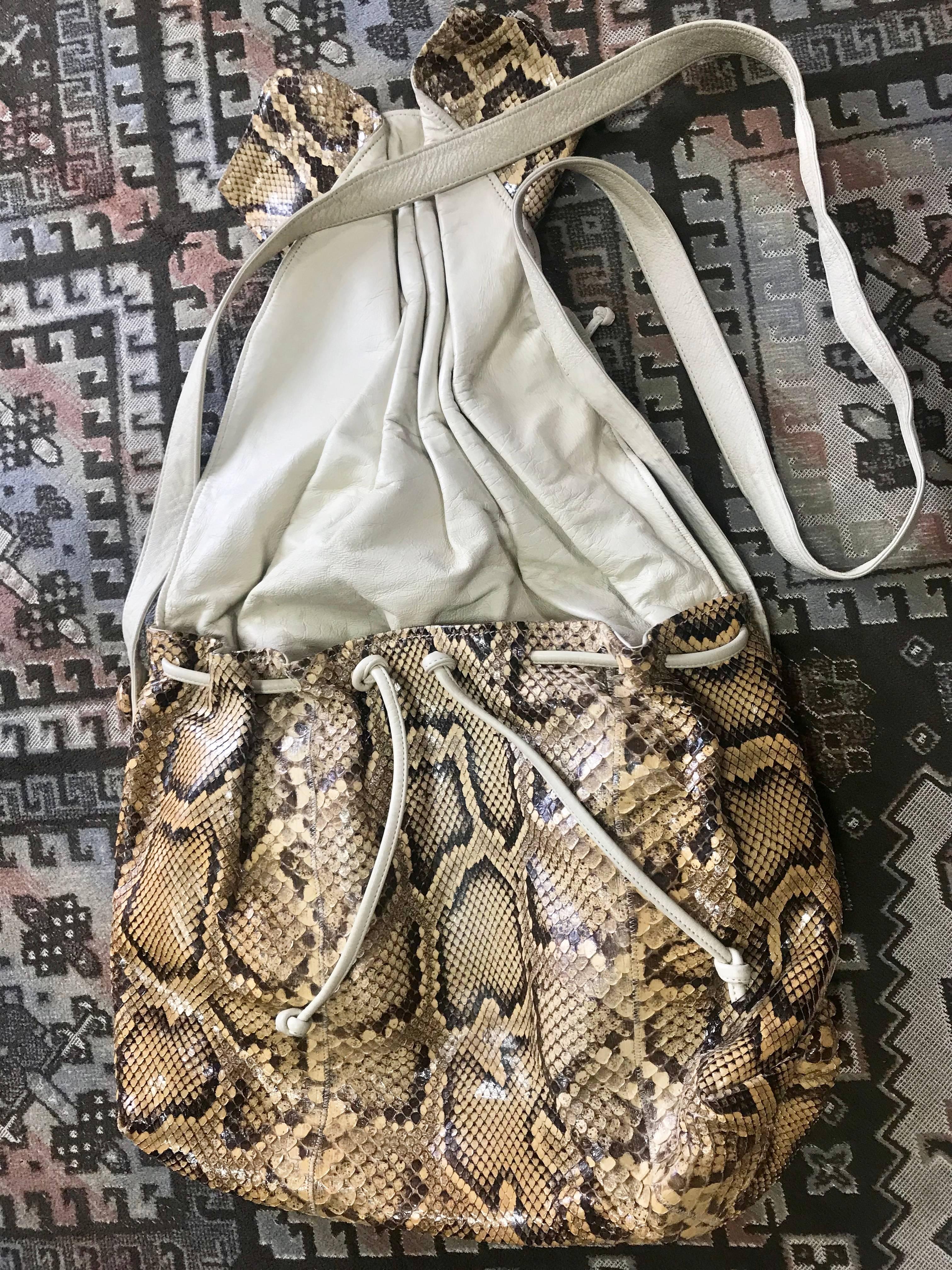Vintage Carlos Falchi beige and brown snakeskin large messenger shoulder bag. For Sale 3