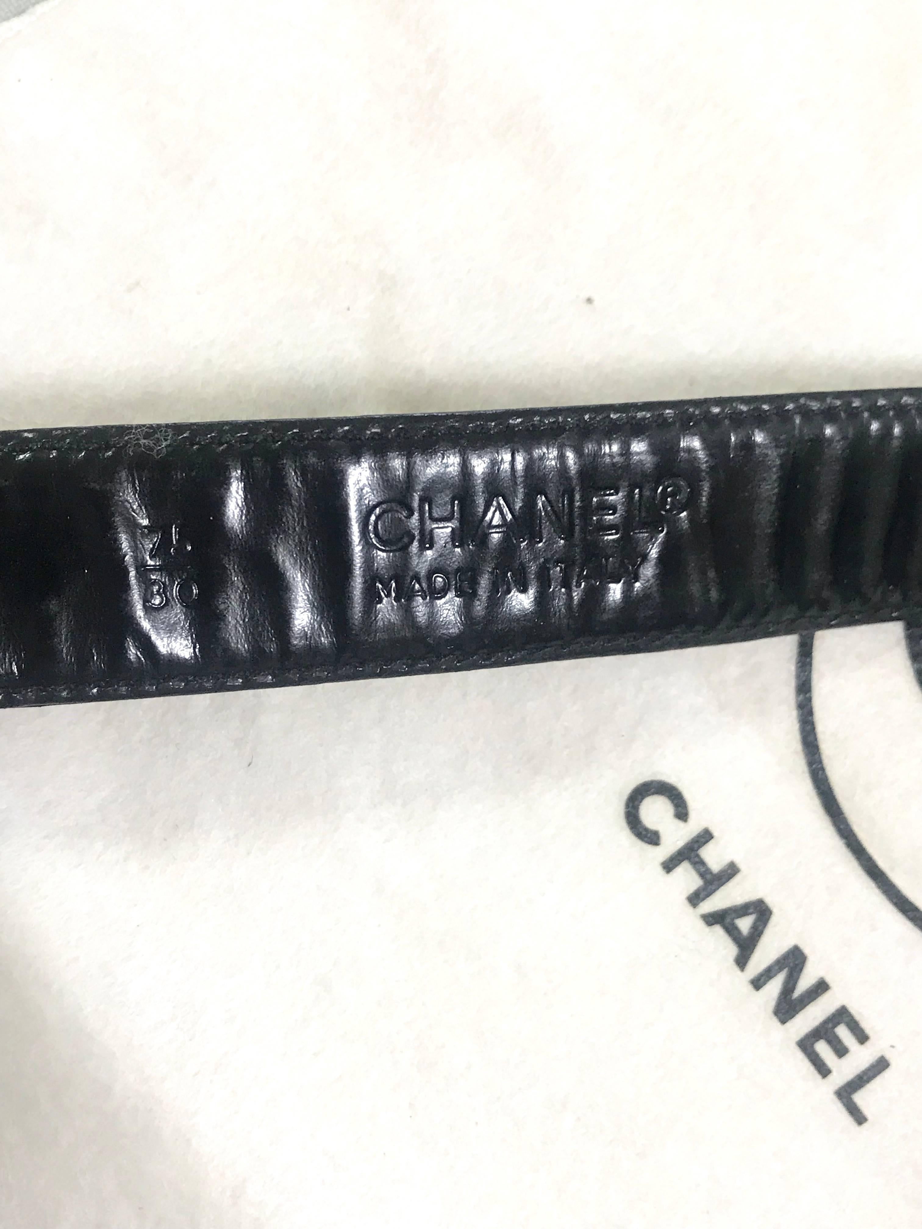 Vintage CHANEL black patent enamel chevron, V stitch fanny pack with golden CC. 6
