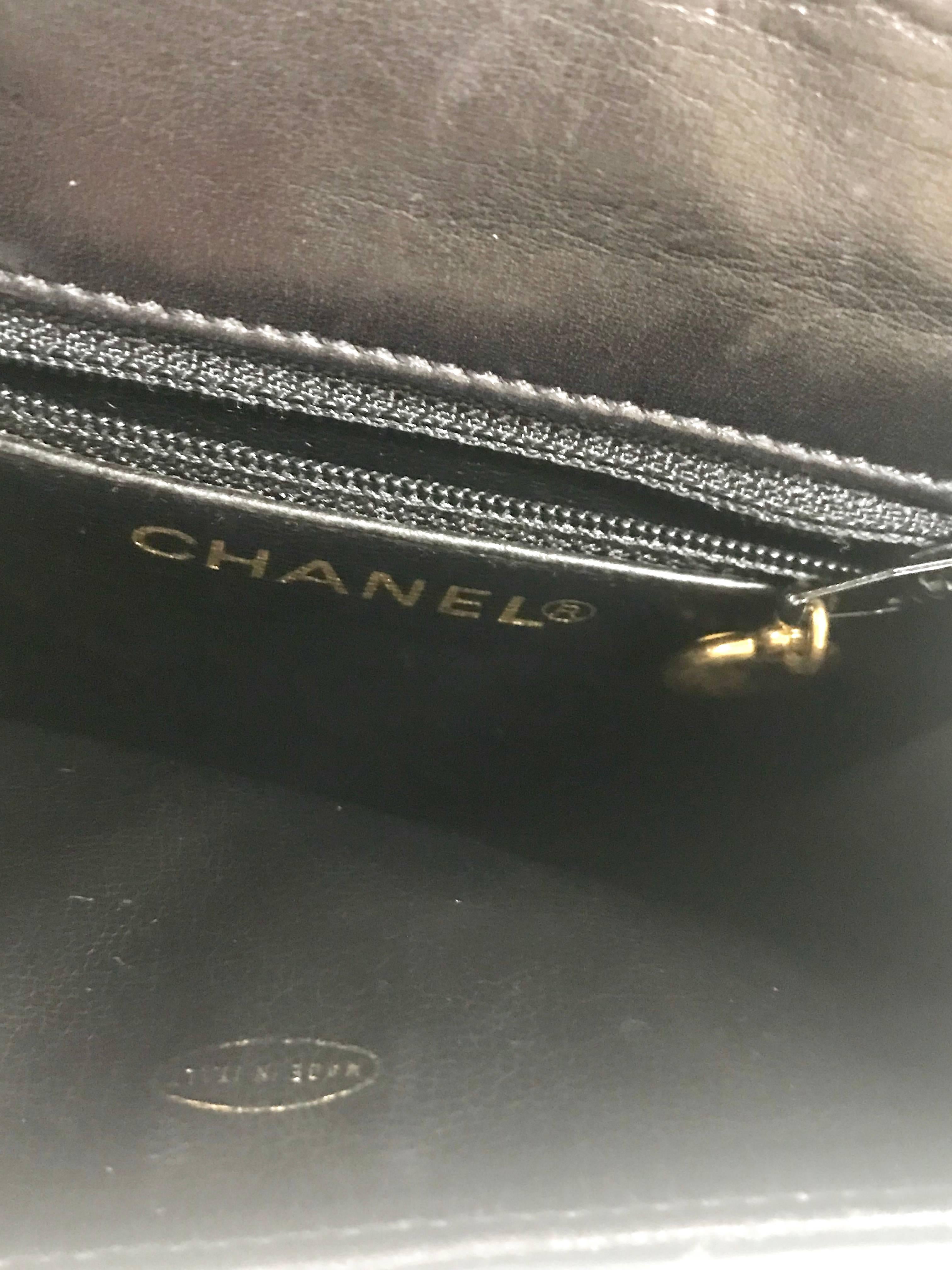 Vintage CHANEL black patent enamel chevron, V stitch fanny pack with golden CC. 7