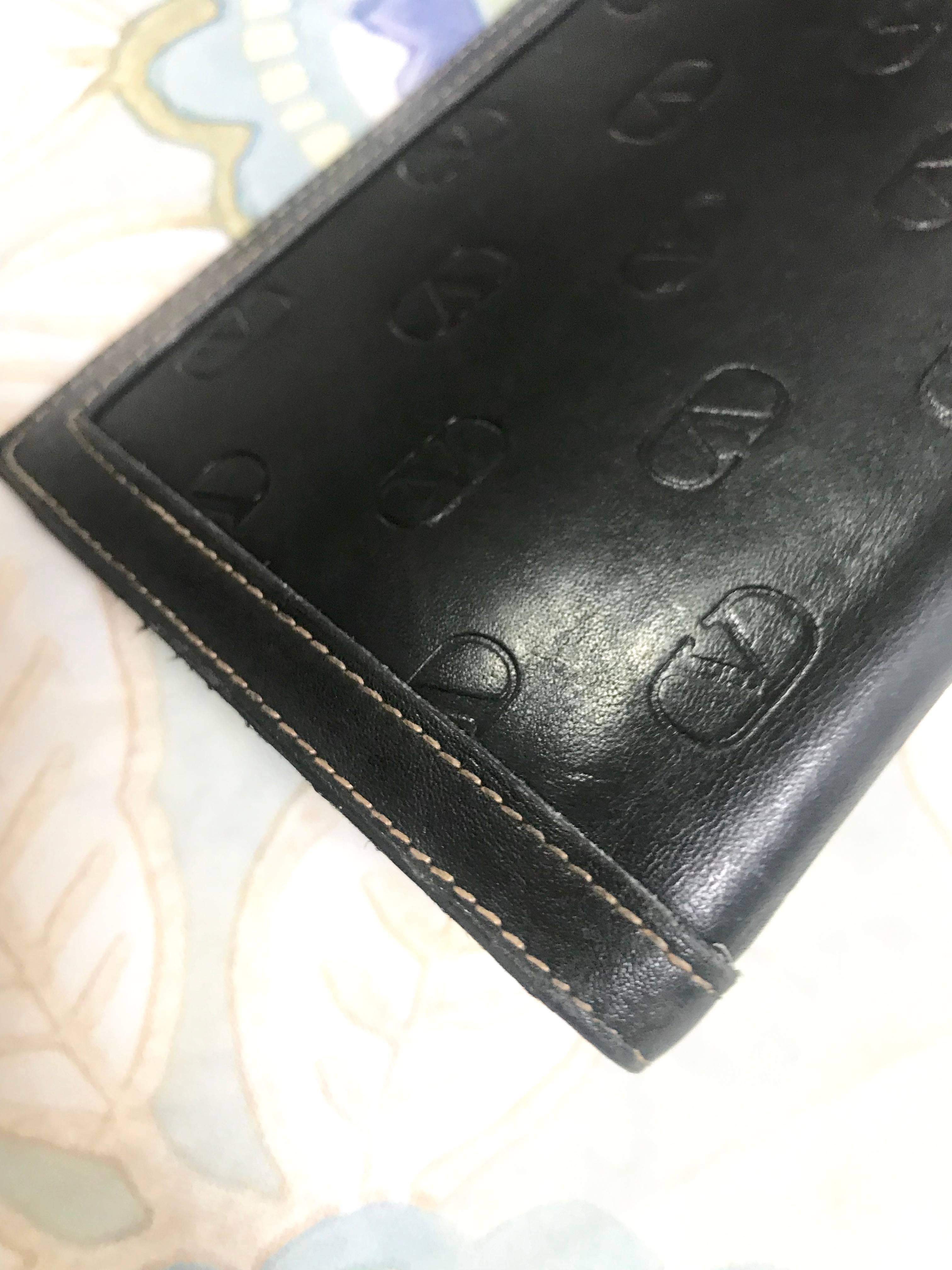 Black Vintage Valentino black leather long wallet with beige stitches and V logo.