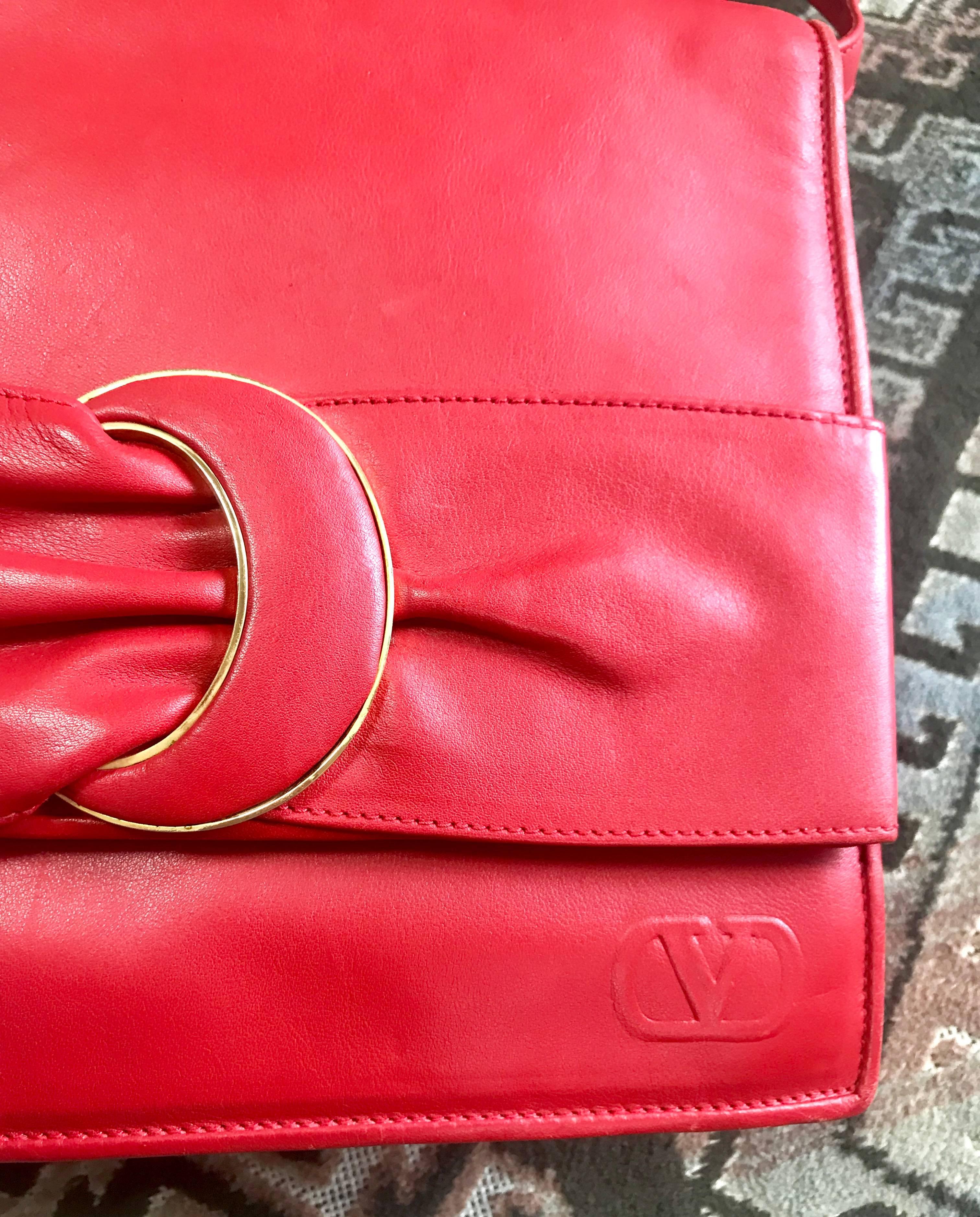 Vintage Valentino Garavani orange red leather clutch shoulder bag with buckle. In Good Condition For Sale In Kashiwa, Chiba