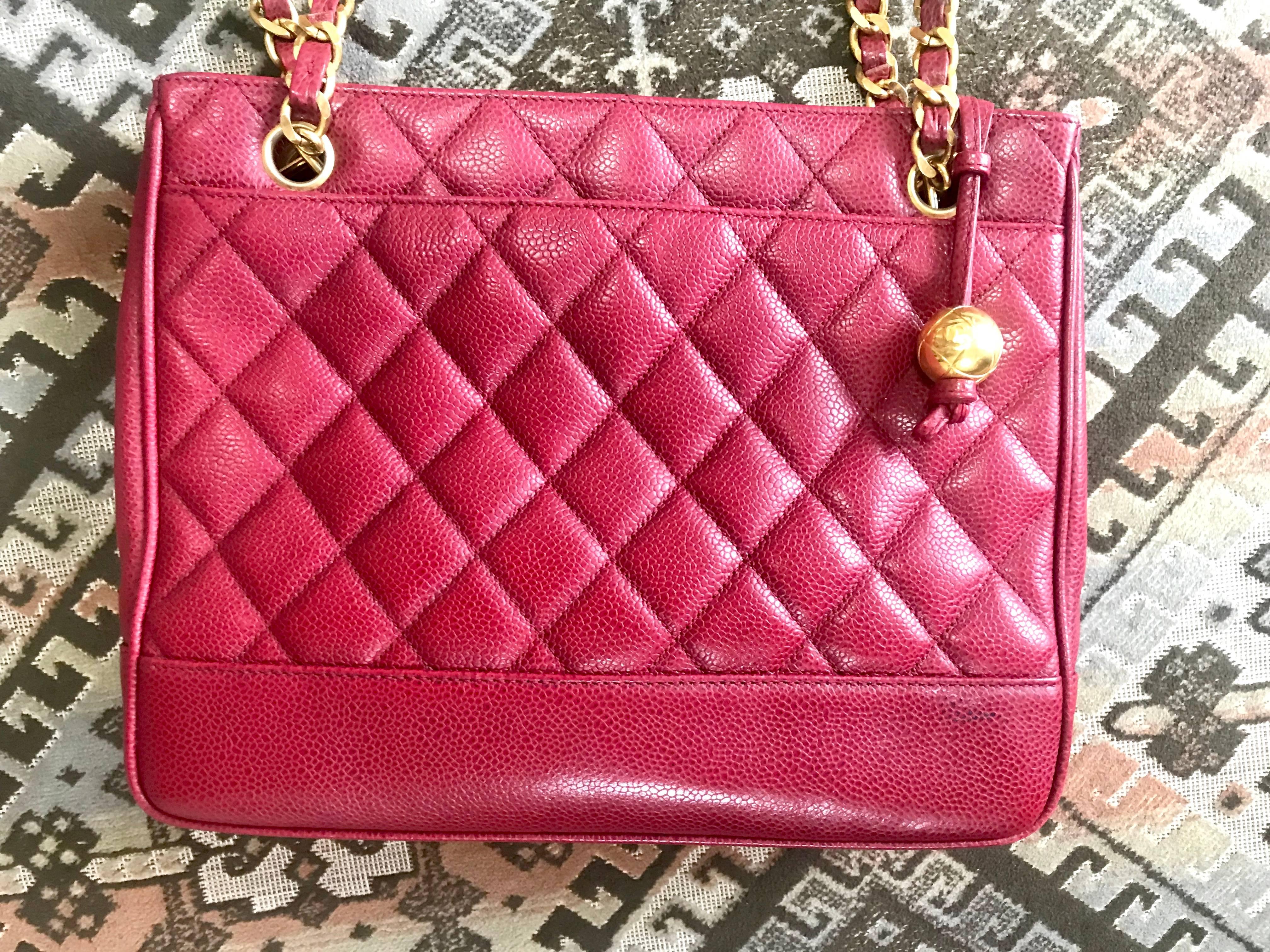 1990s. Vintage CHANEL cherry red caviar leather quilted shoulder bag, tote with golden CC ball and chain straps. Classic bag.

This is a vintage red caviar leather quilted tote bag/shoulder bag from CHANEL in the 90’s. 
It comes with the gold tone