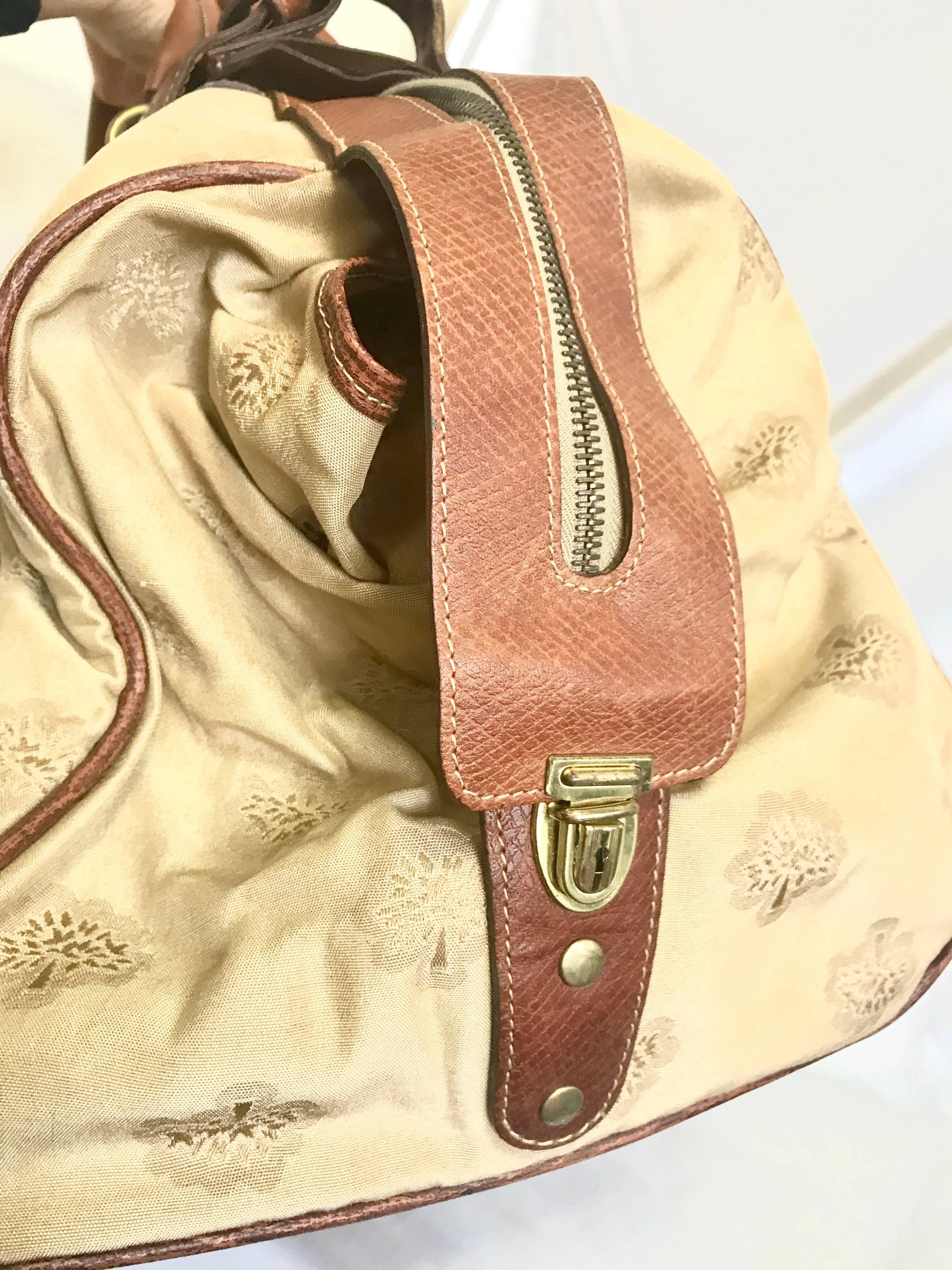Vintage Mulberry beige logo jacquard fabric travel bag, duffle bag with leather. In Good Condition In Kashiwa, Chiba