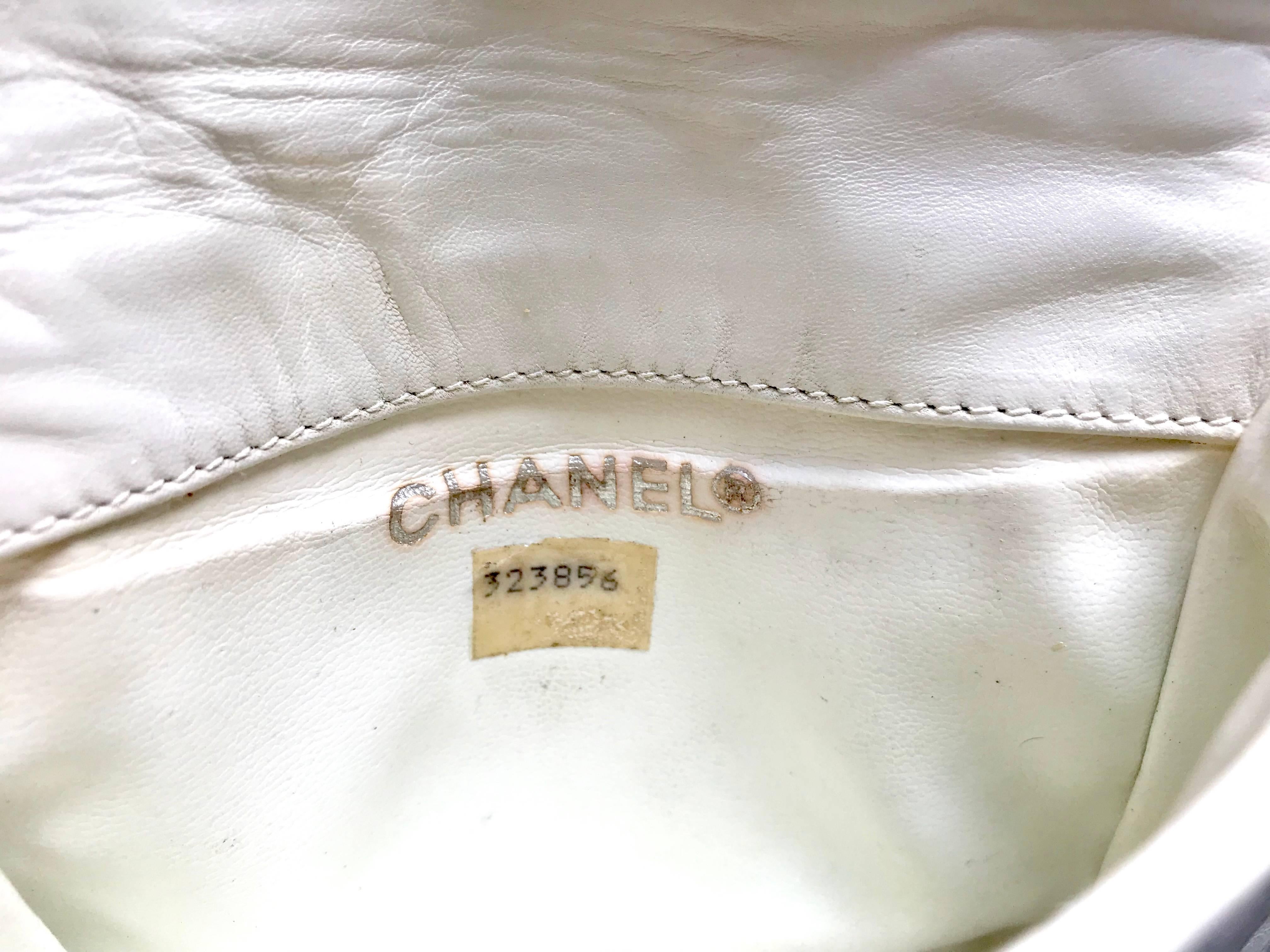 Chanel Vintage small white waist purse fanny pack hip bag with gold CC motif  7