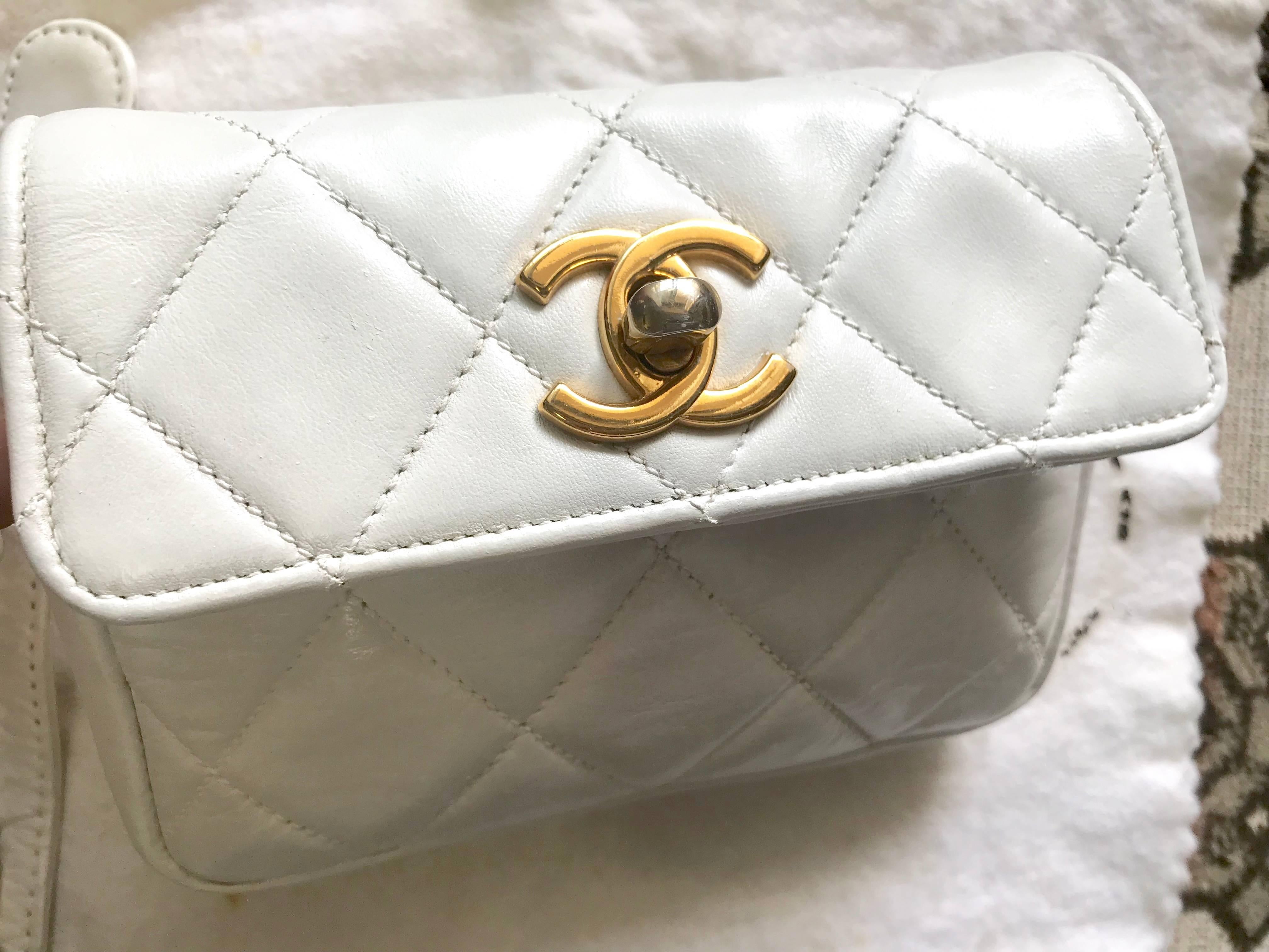 Chanel Vintage small white waist purse fanny pack hip bag with gold CC motif  In Good Condition In Kashiwa, Chiba