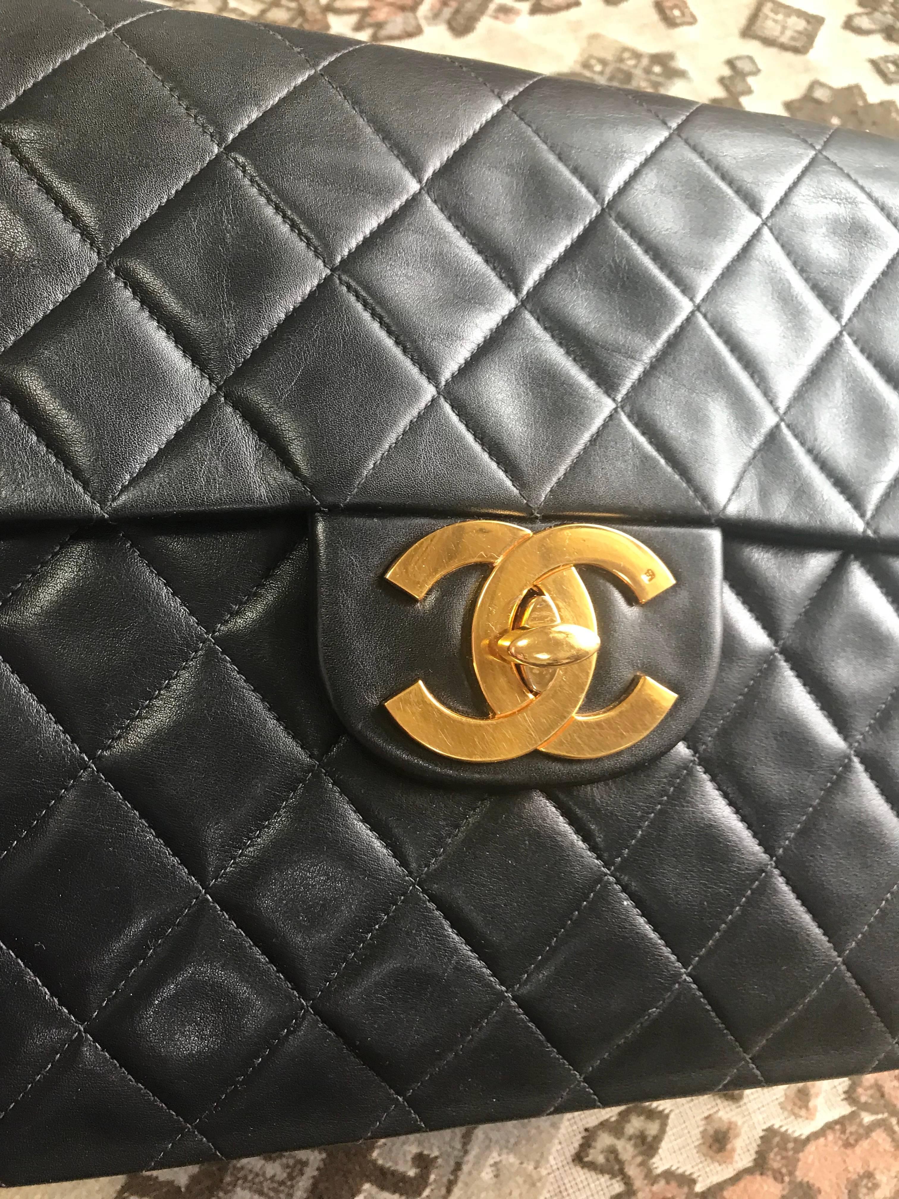 Women's Vintage CHANEL black lamb leather large, jumbo classic flap 2.55 shoulder bag. For Sale