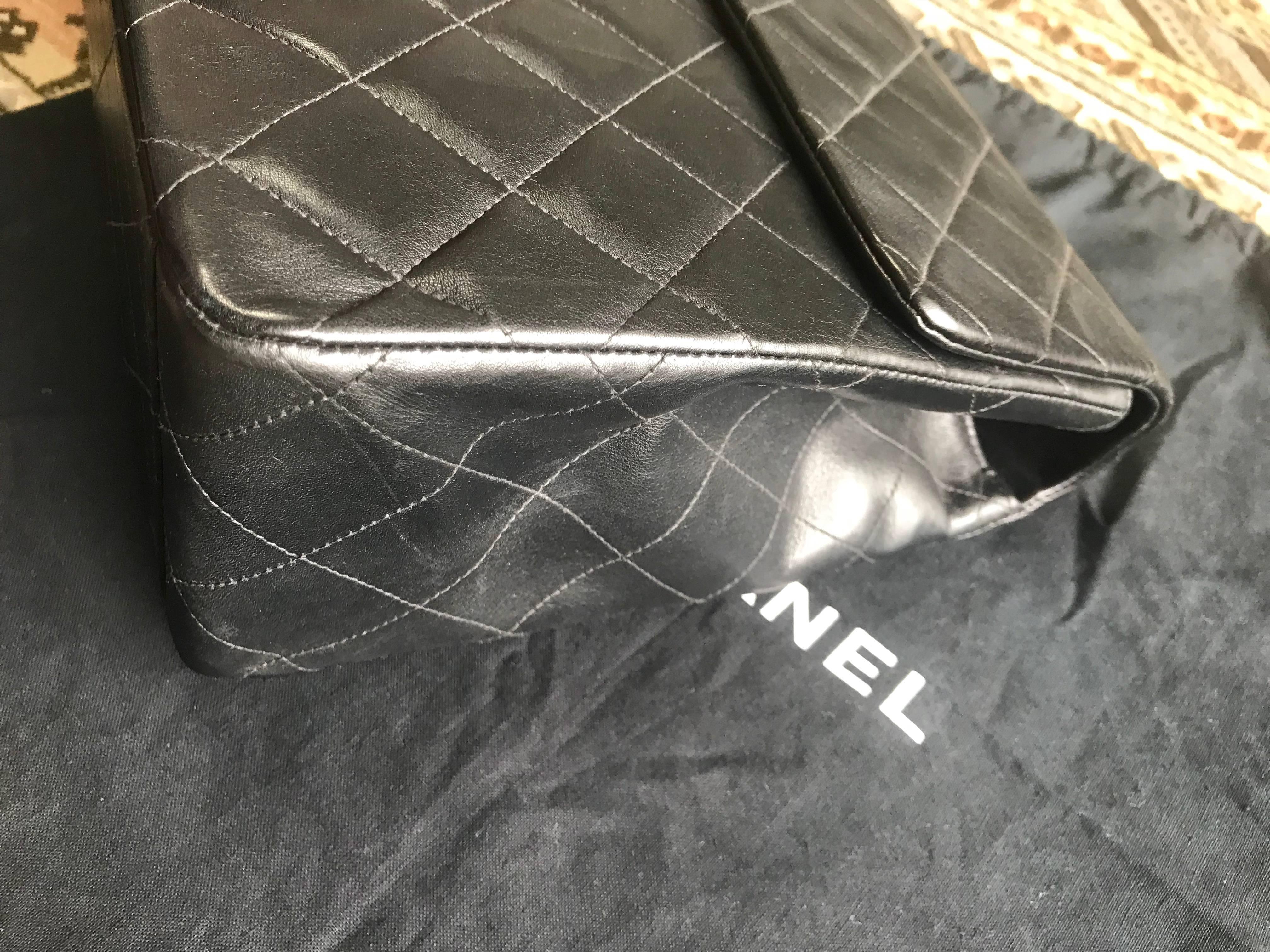 Vintage CHANEL black lamb leather large, jumbo classic flap 2.55 shoulder bag. For Sale 7