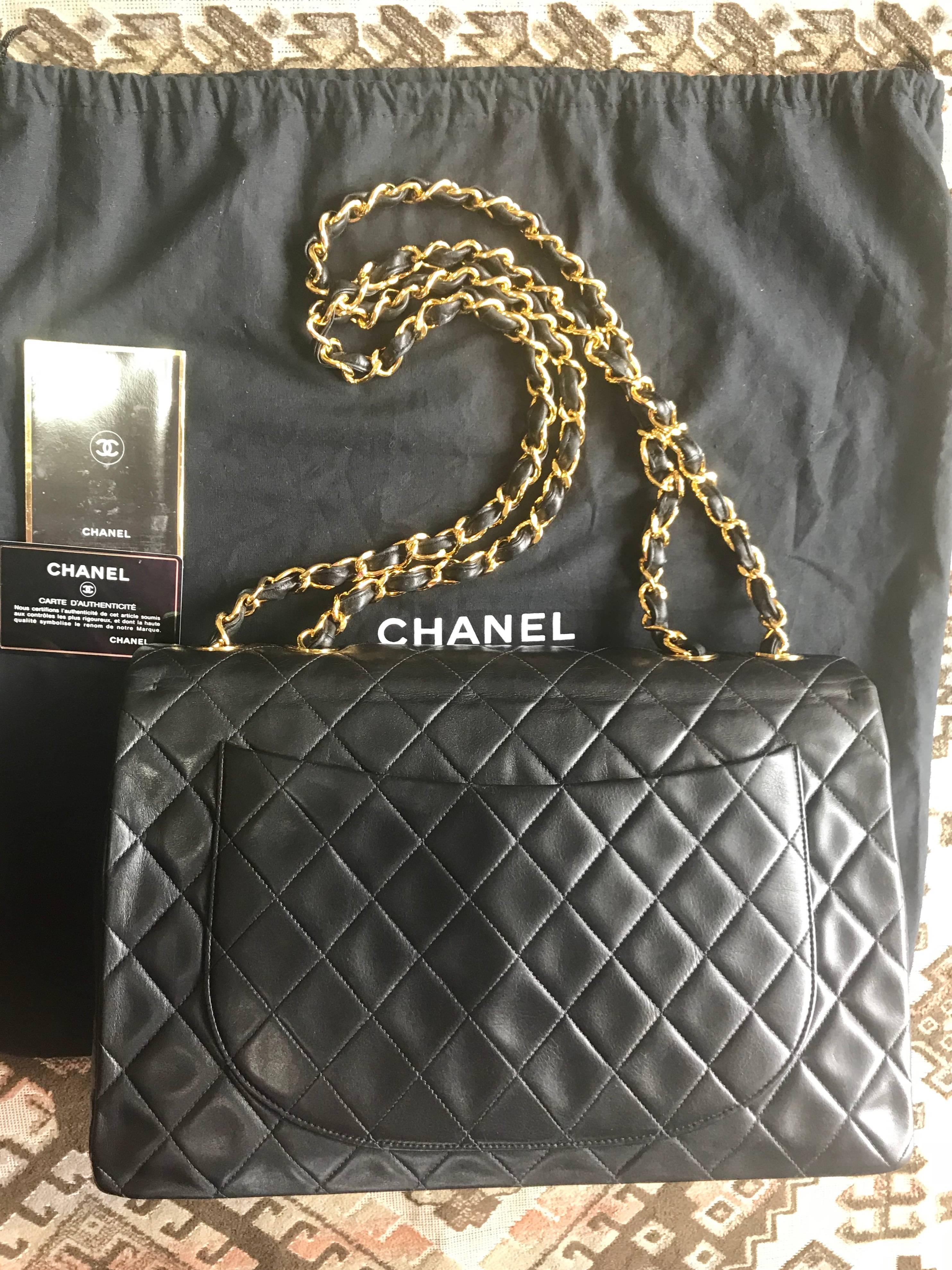 Vintage CHANEL black lamb leather large, jumbo classic flap 2.55 shoulder bag. In Good Condition For Sale In Kashiwa, Chiba