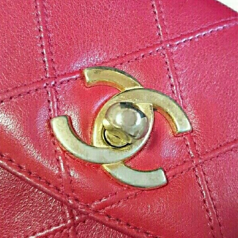 Women's Vintage CHANEL red calf leather waist bag, fanny pack with CC motif. Belt bag. For Sale