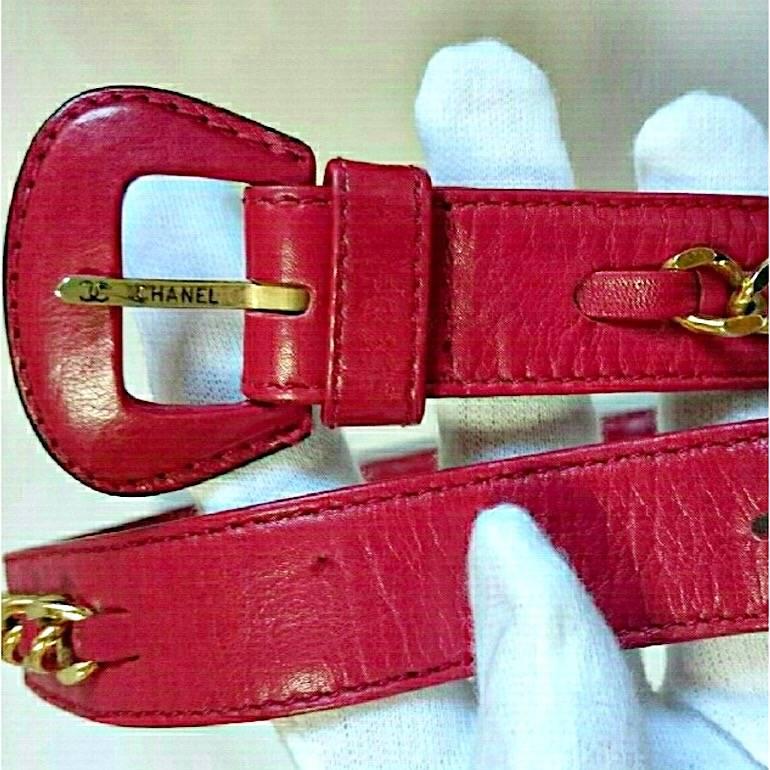 Vintage CHANEL red calf leather waist bag, fanny pack with CC motif. Belt bag. For Sale 6