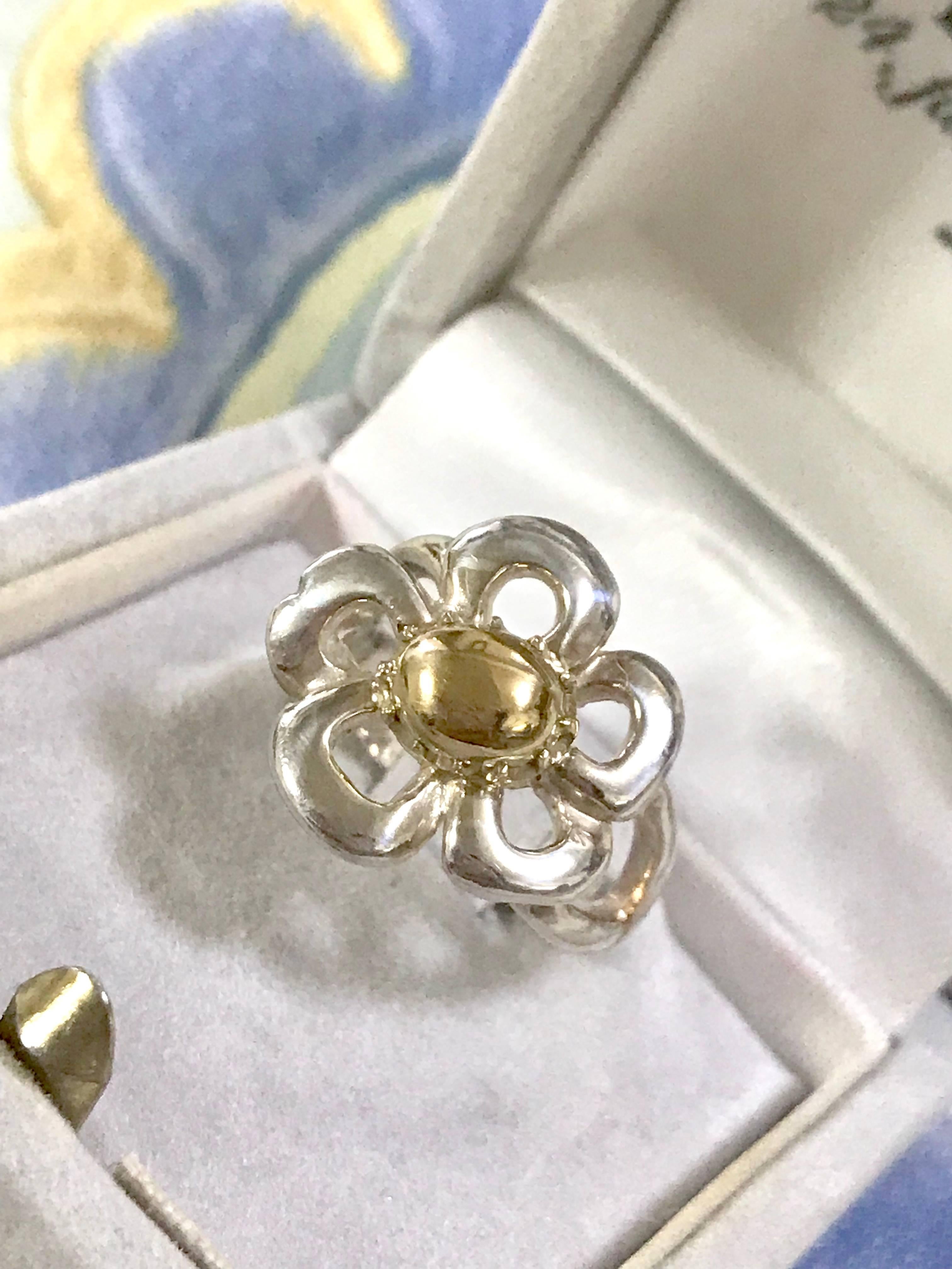 1990s. Vintage Hermes genuine 925 silver and 18k gold flower combination design ring. With original case. Size US5-6, UK K-L, JP 10-11.
Stamped size: 52: The actual size is about Japanese size 10.5, so US size is about US5-6, UK K-L

Introducing