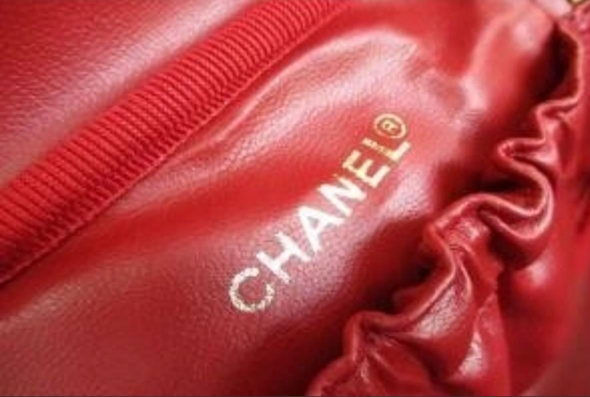 Vintage CHANEL lipstick red caviar cosmetic and toiletry pouch. Classic purse. 2