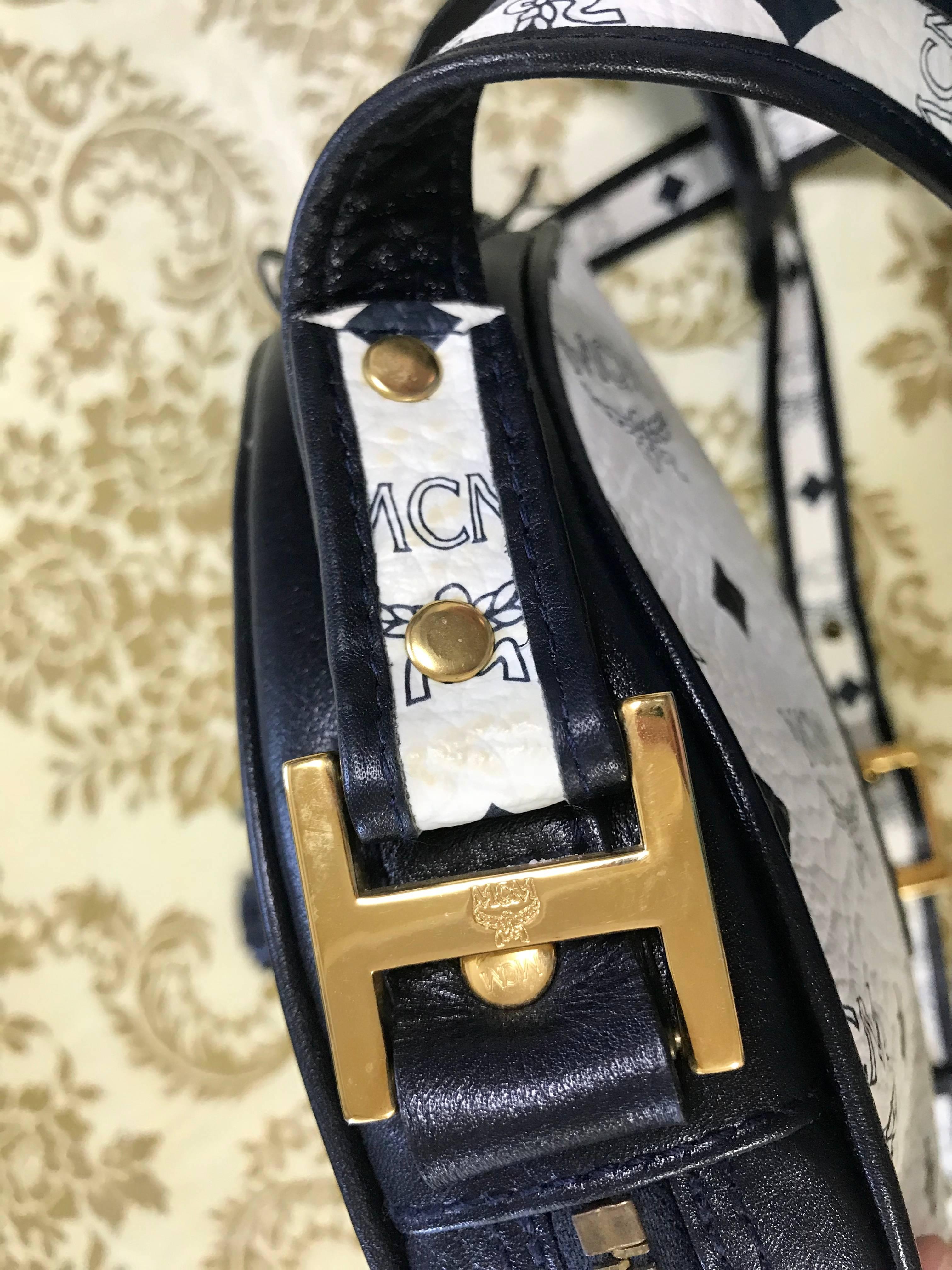 Vintage MCM navy and white monogram round Suzy Wong shoulder bag. Michael Cromer In Good Condition For Sale In Kashiwa, Chiba