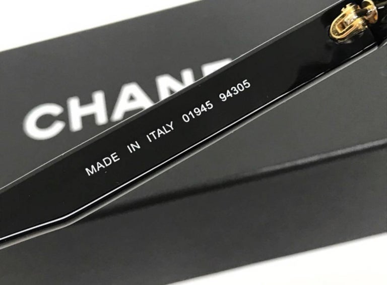 Chanel Vintage black round frame mod sunglasses with white