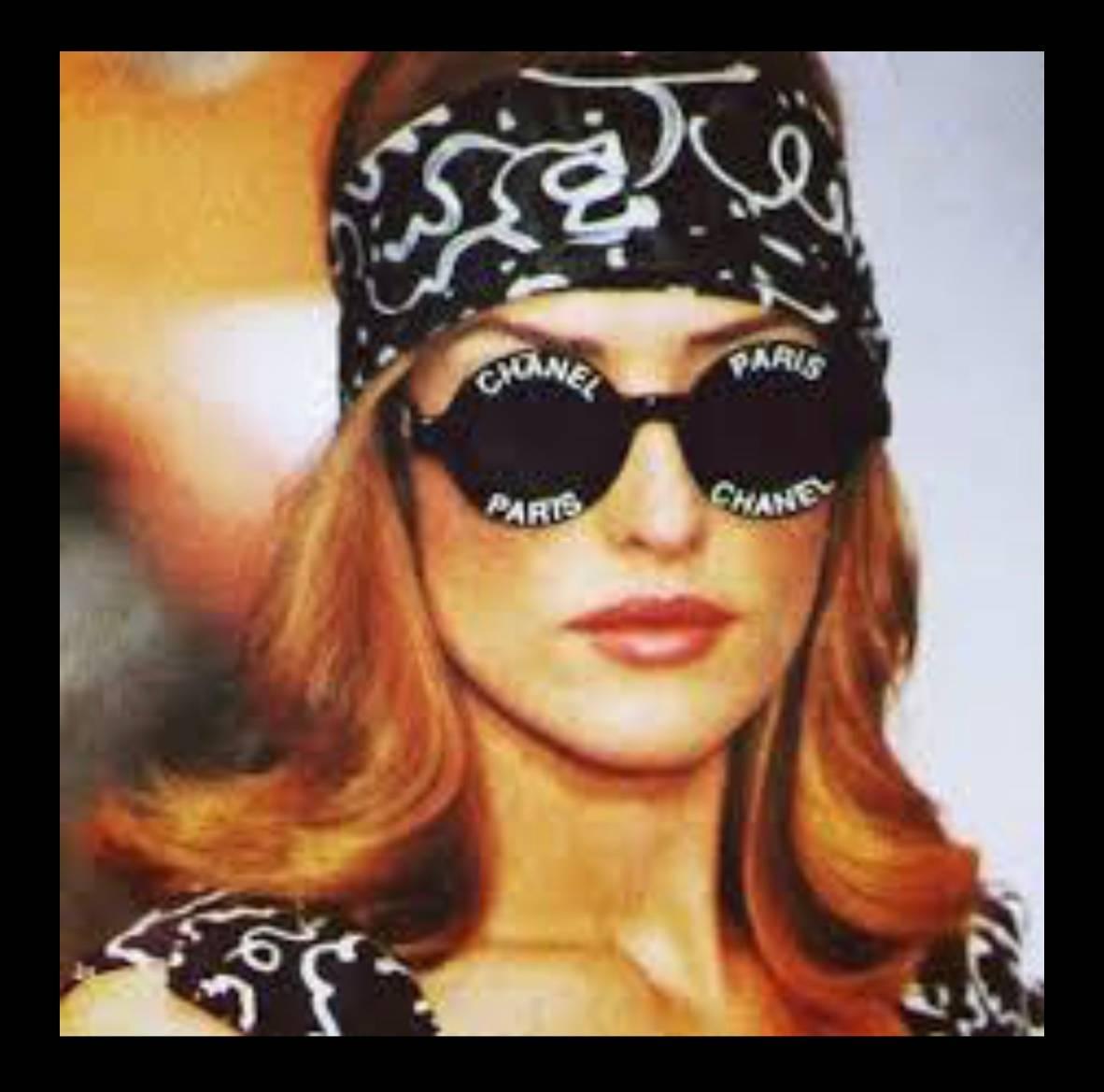 Women's or Men's Chanel Vintage black round frame mod sunglasses with white CHANEL PARIS logo For Sale