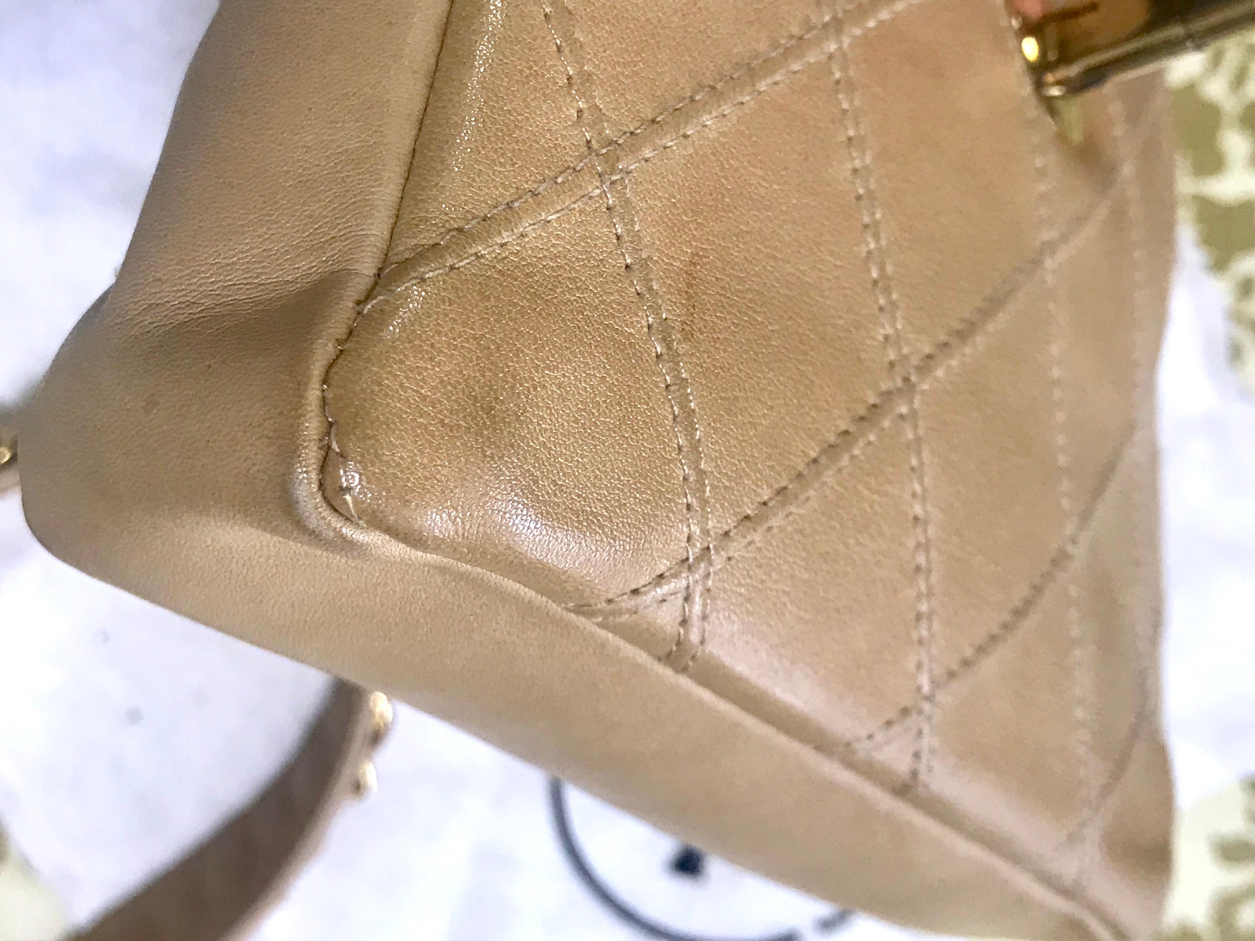 Chanel Vintage beige calfskin waist purse / fanny pack / hip bag with gold CC  4
