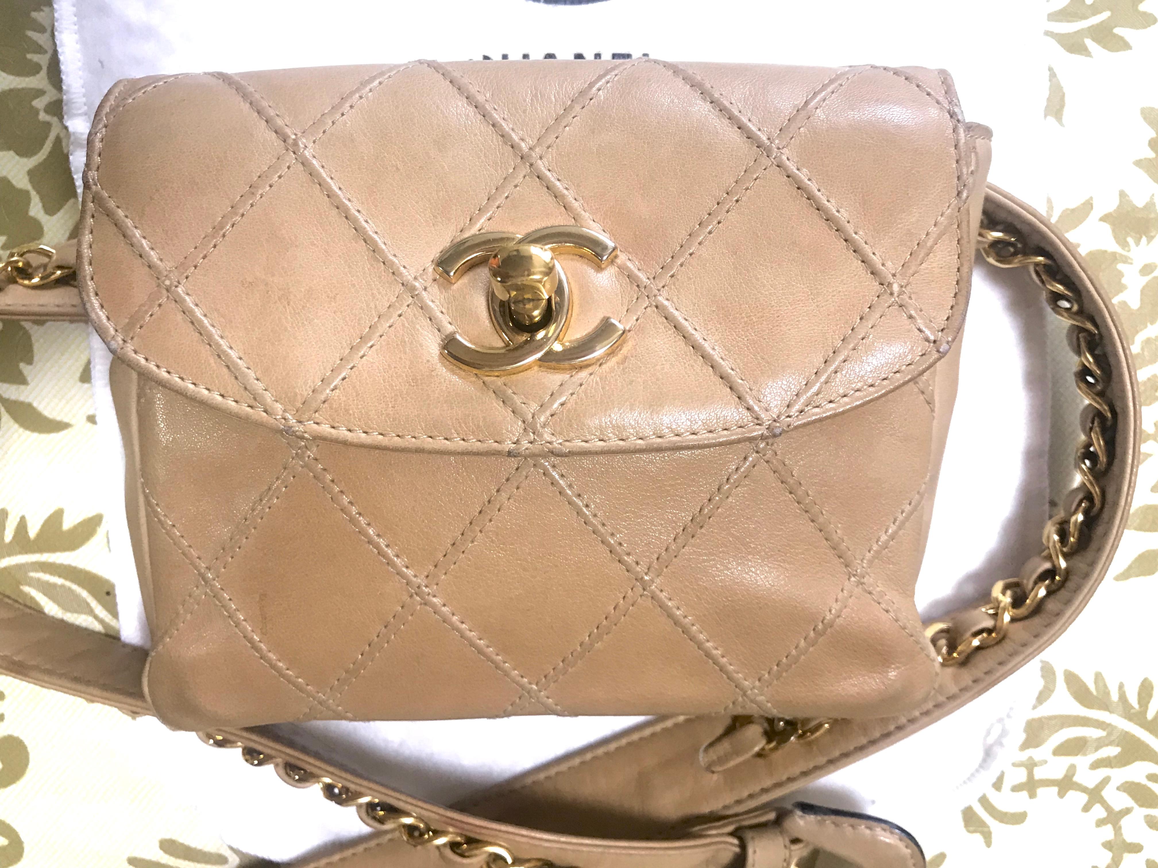Chanel Vintage beige calfskin waist purse / fanny pack / hip bag with gold CC  12