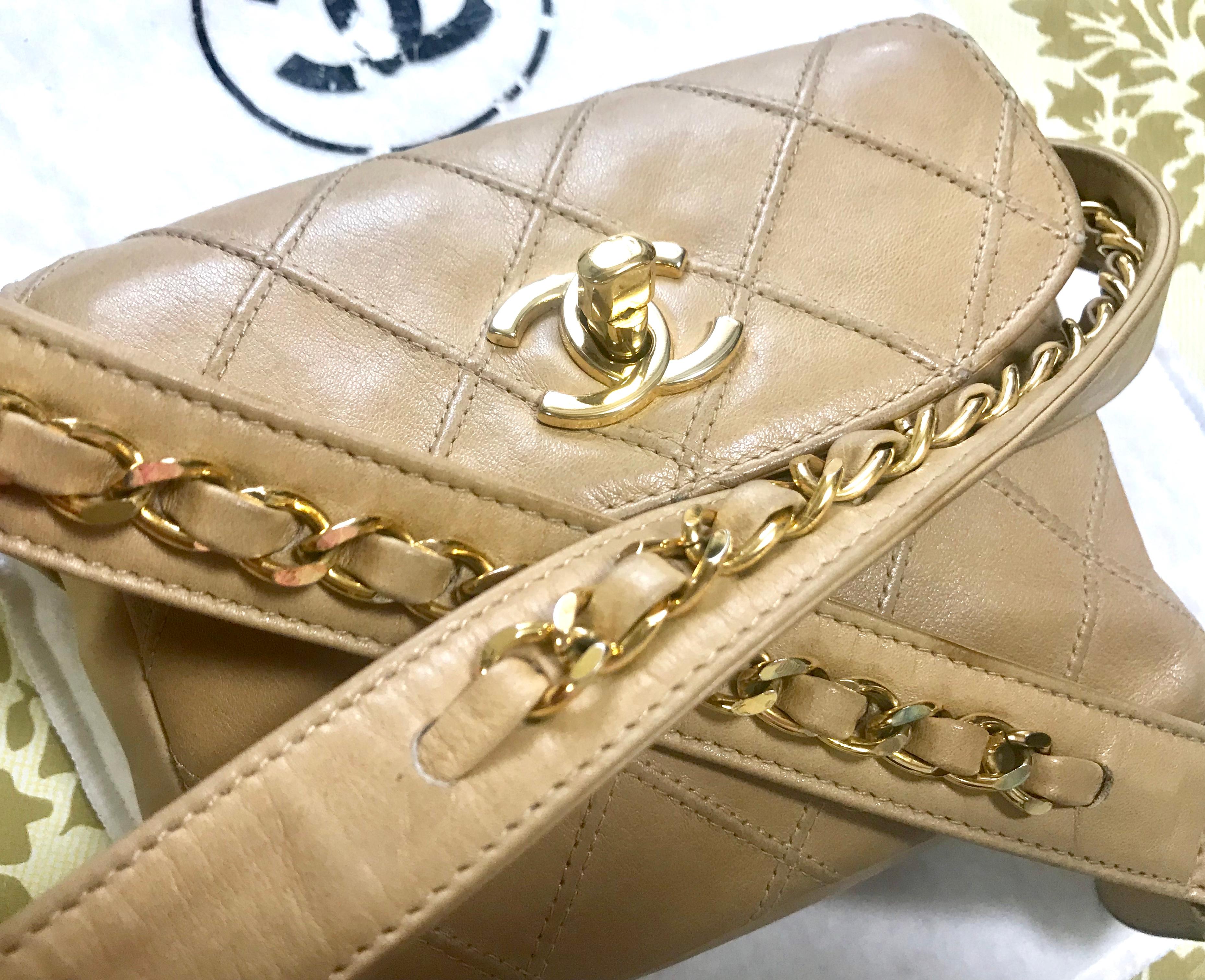 Chanel Vintage beige calfskin waist purse / fanny pack / hip bag with gold CC  14