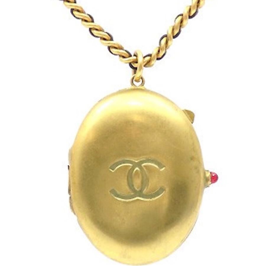 chanel pill box