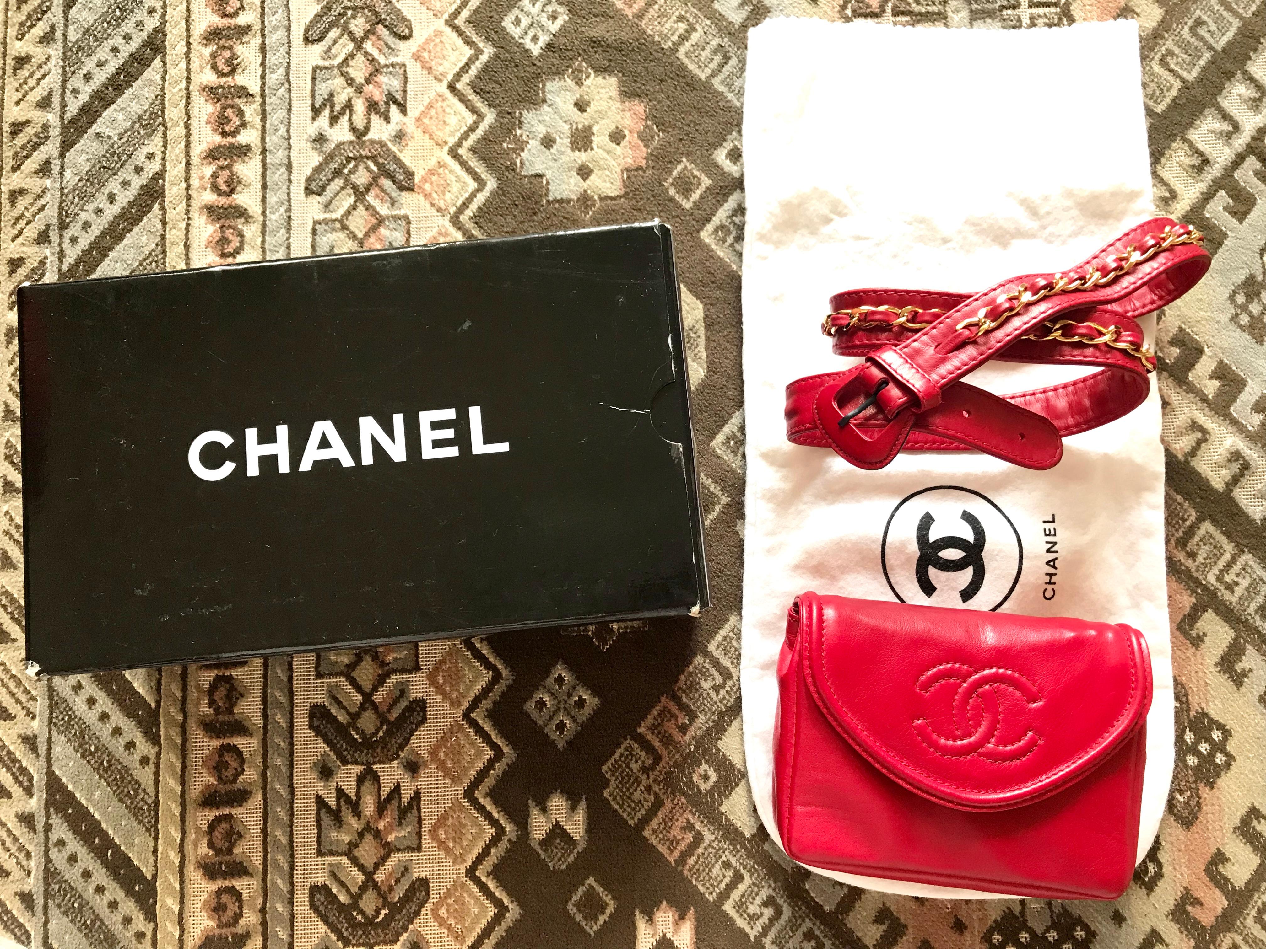 Chanel Vintage red leather belt bag / fanny pack with CC stitch mark and chains For Sale 10