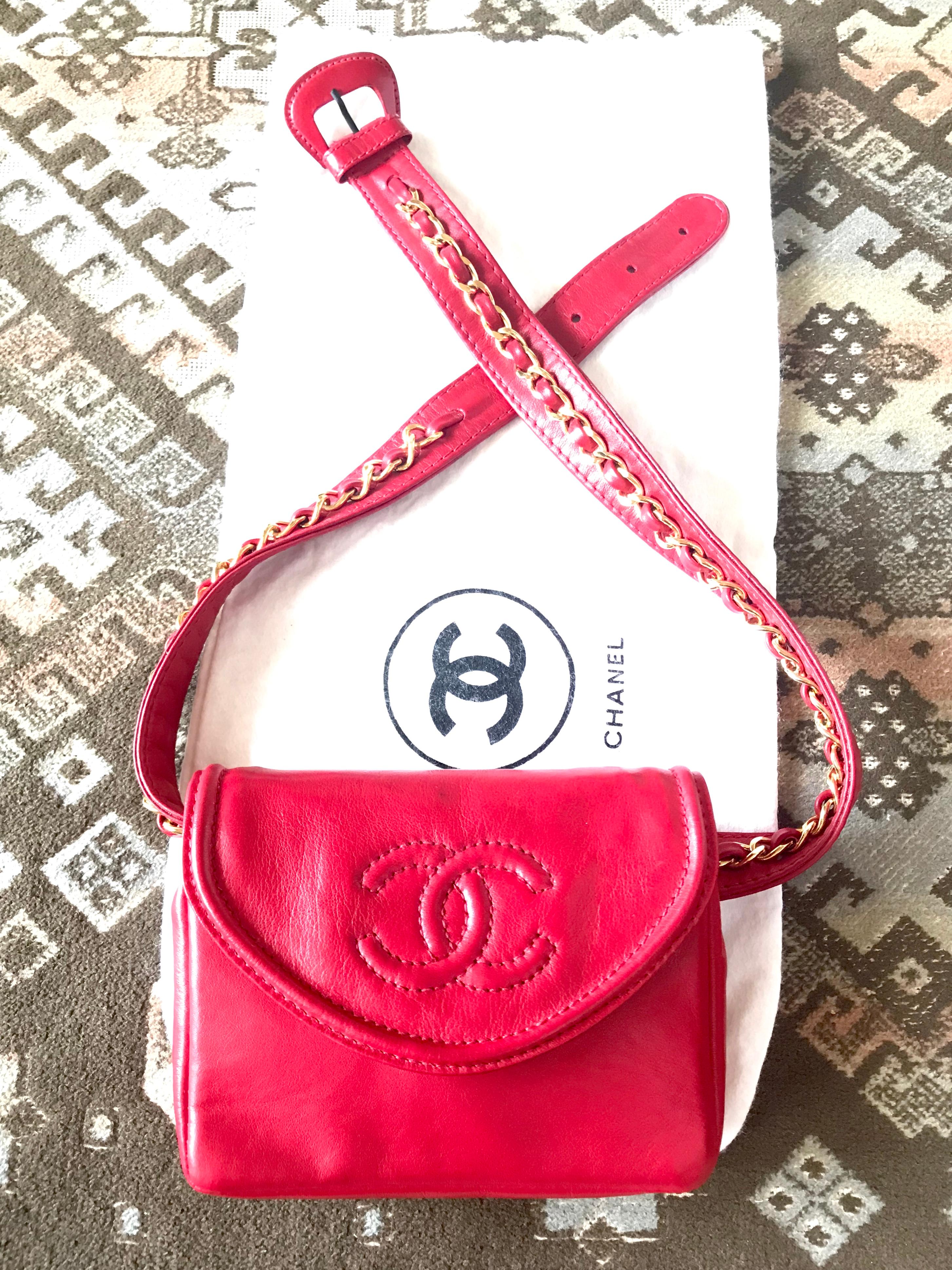 Chanel Vintage red leather belt bag / fanny pack with CC stitch mark and chains For Sale 8