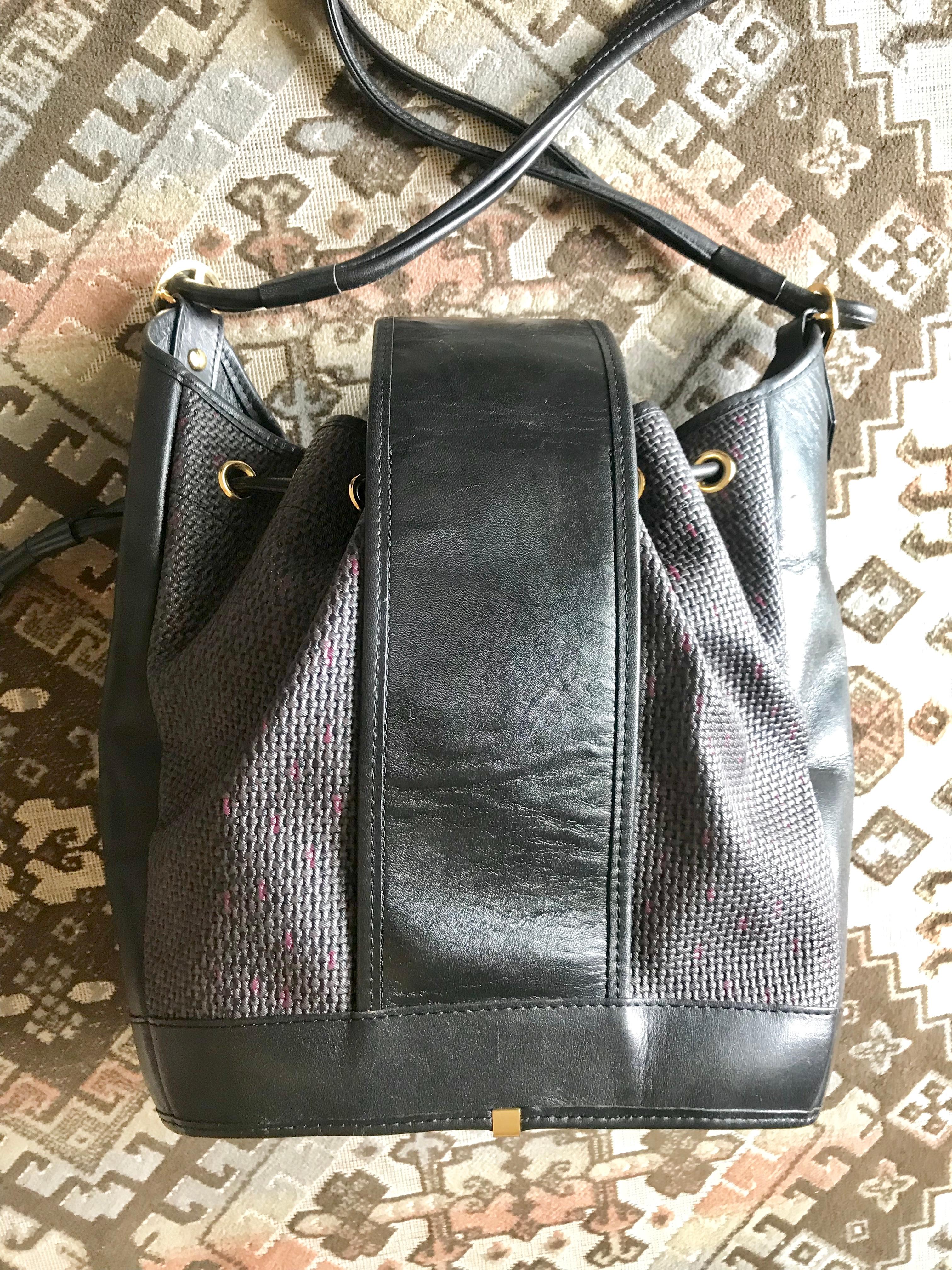 Yves Saint Laurent Vintage black hobo bucket shoulder bag with golden YSL motif For Sale 3