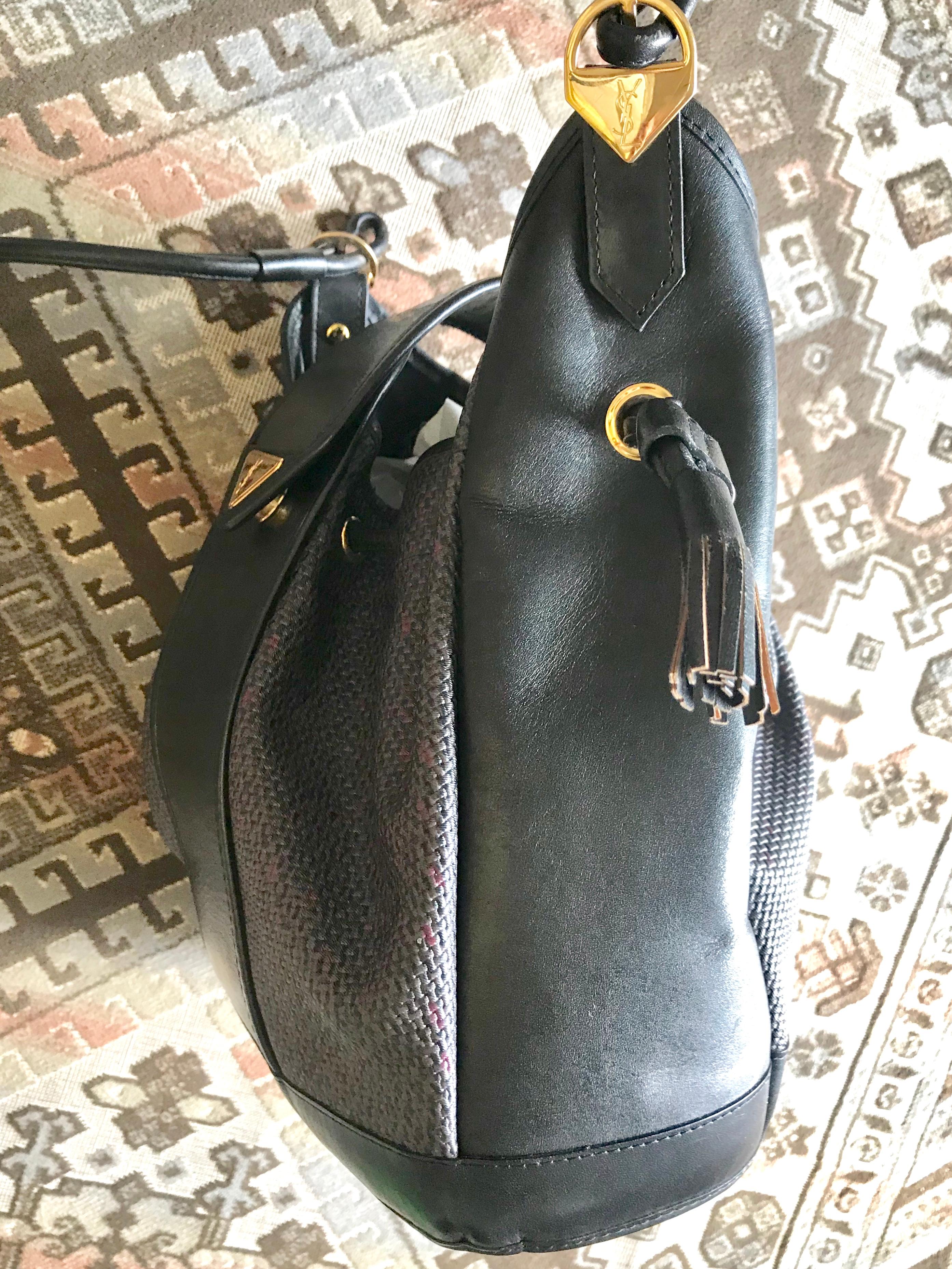 Yves Saint Laurent Vintage black hobo bucket shoulder bag with golden YSL motif For Sale 4