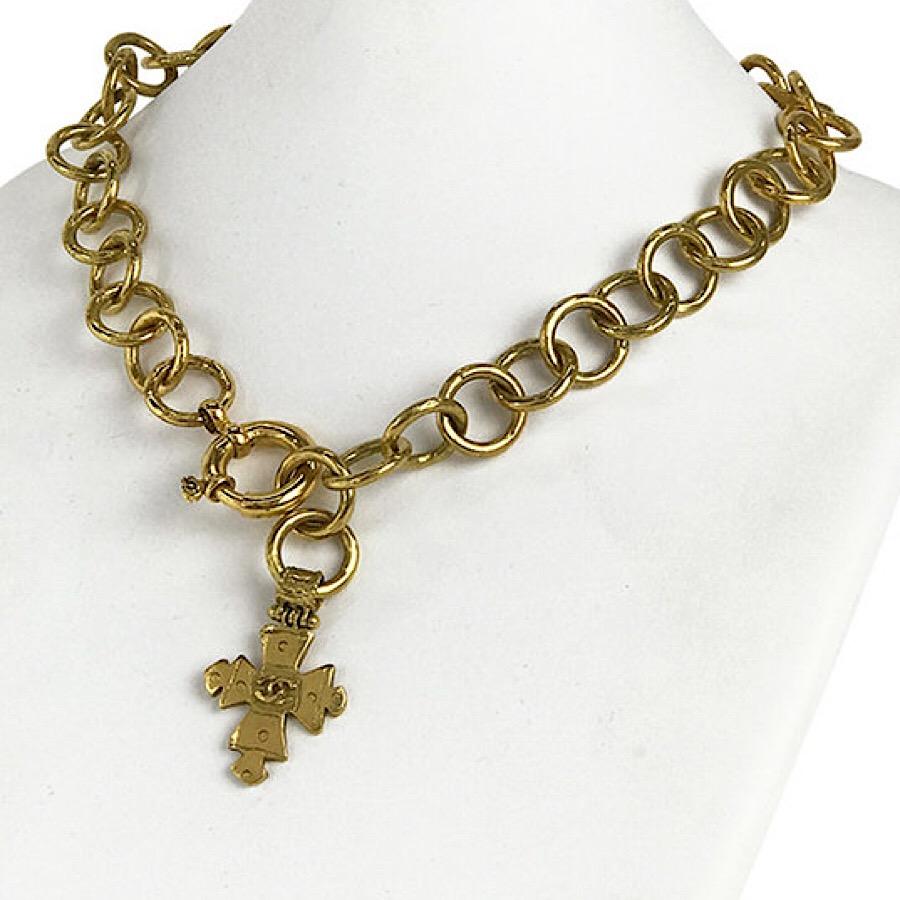 Chanel Vintage round chain statement necklace with cross pendant top and CC mark For Sale 1